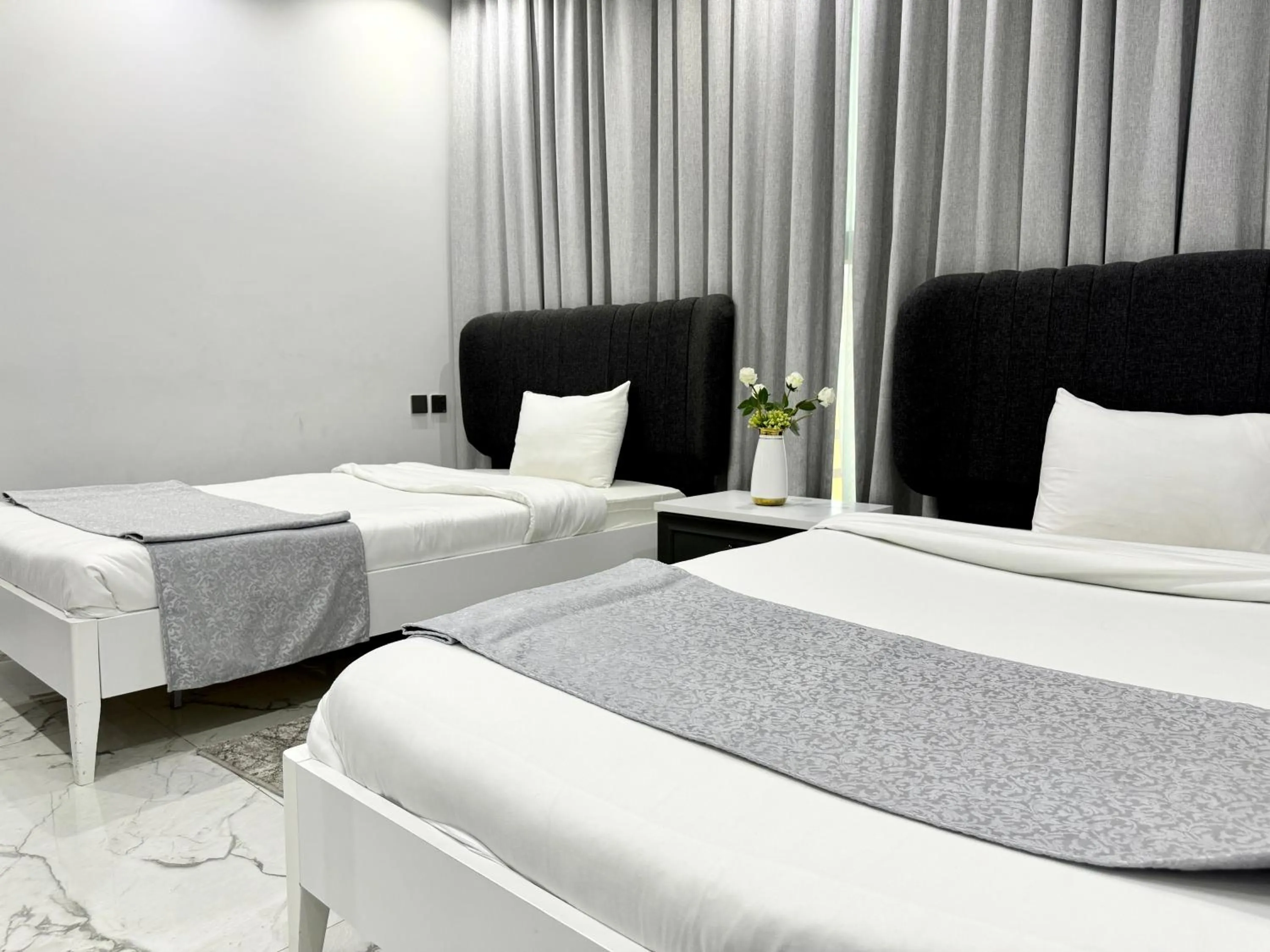 Family, Bed in Al Safwa One