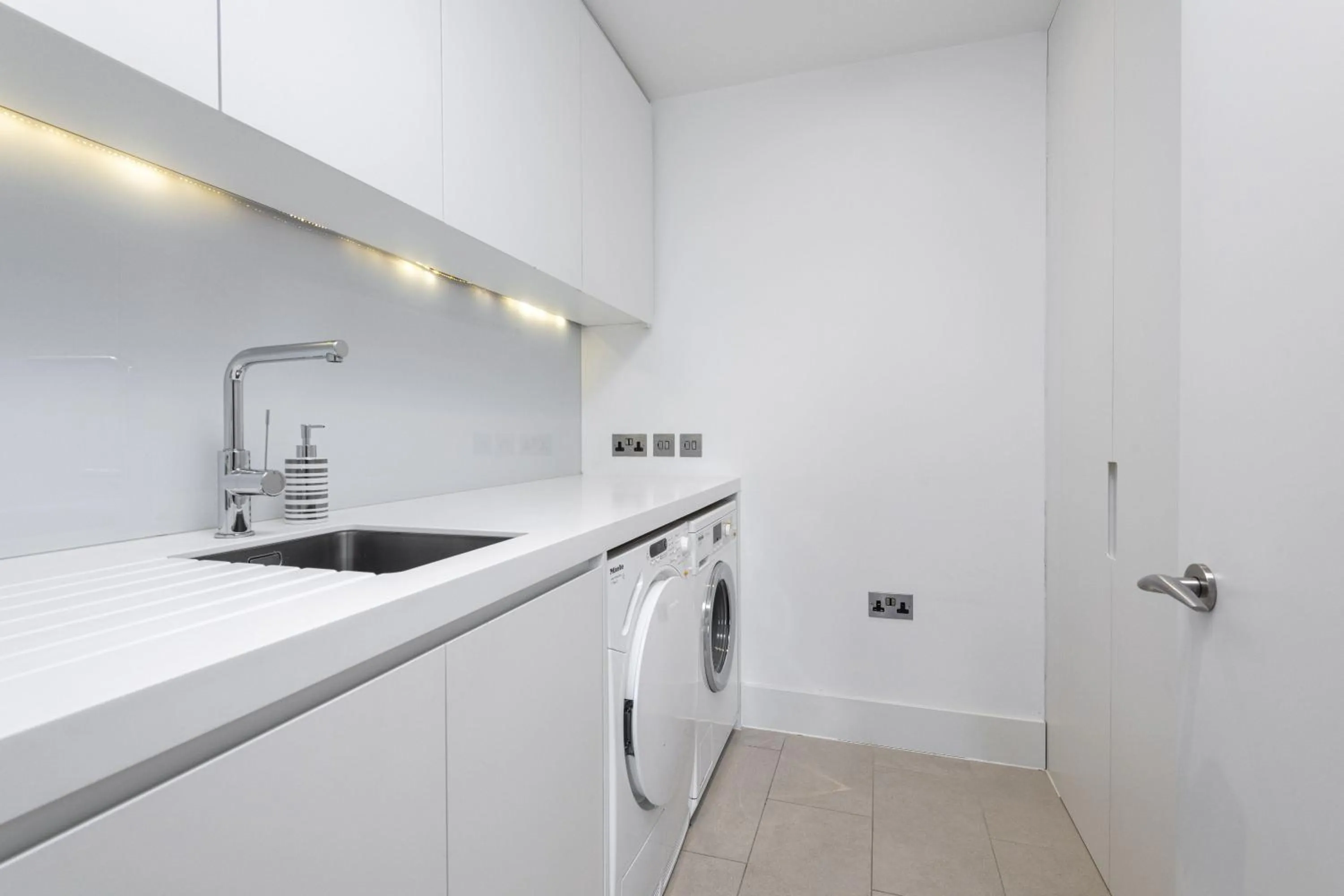 laundry in Stayo Apartments Southbank