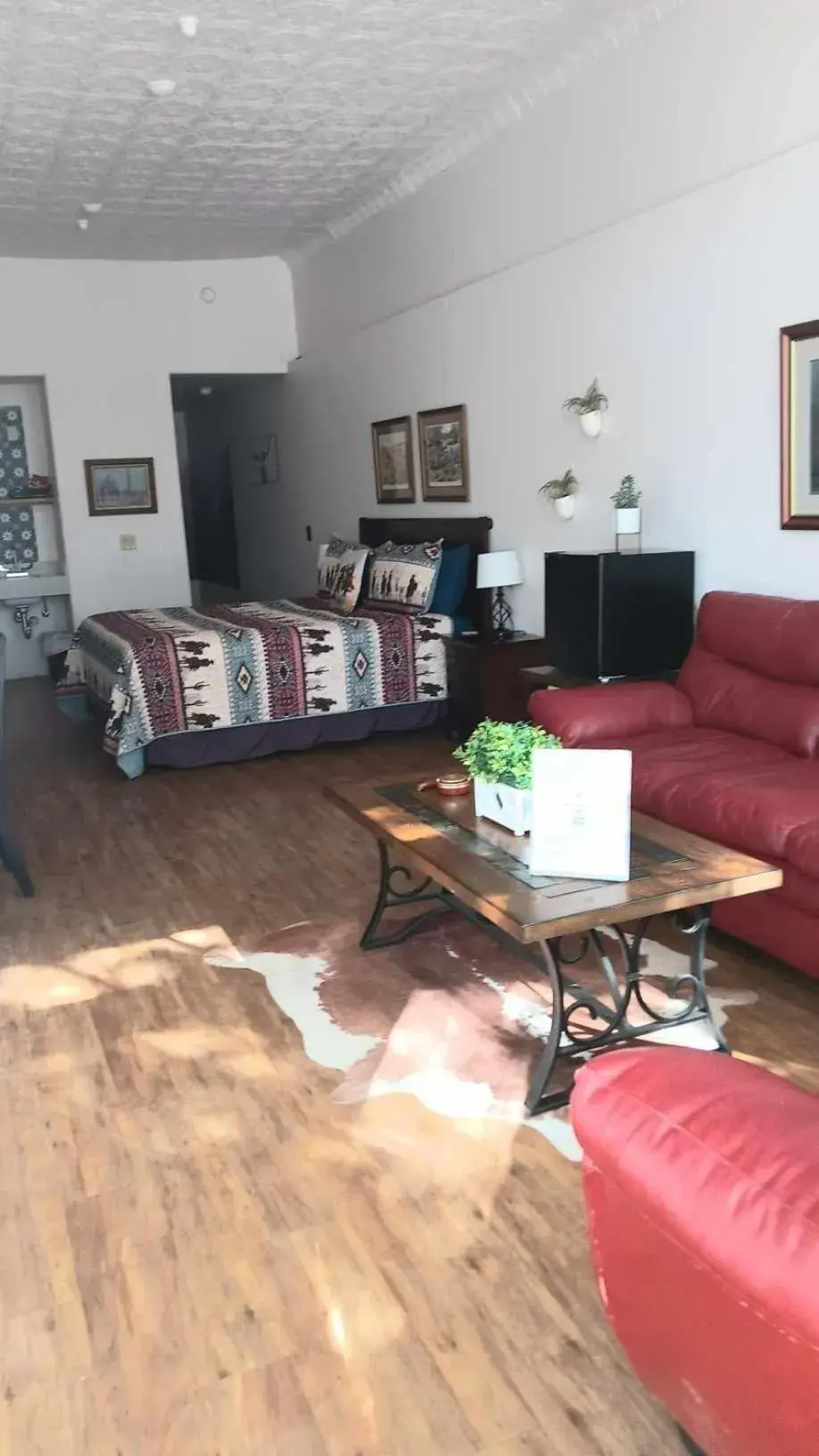 King Suite in Katie's Cozy Suites King Suite in Katie's Cozy Suites