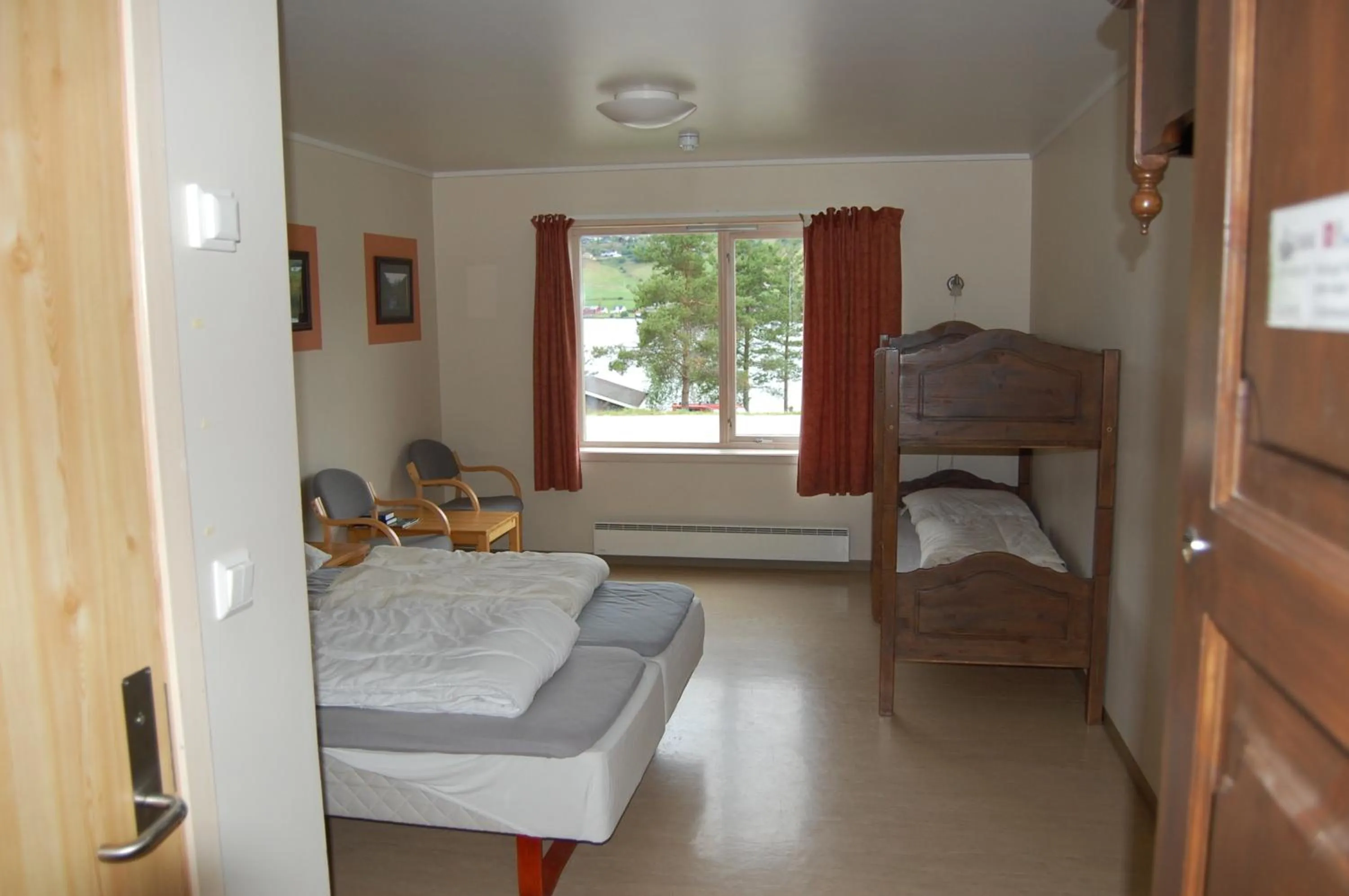 Photo of the whole room, Bed in Lyngmo Gjestehus