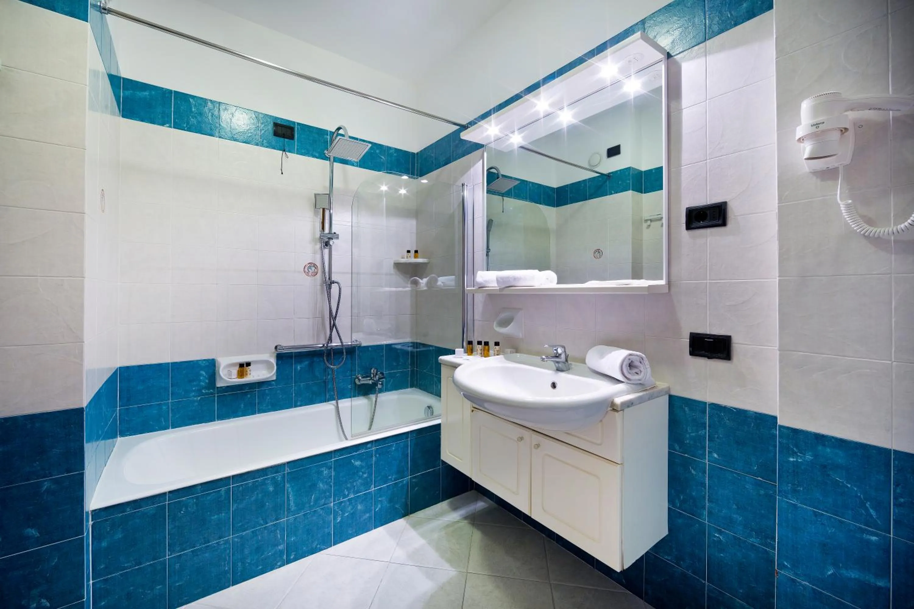 Comfort Triple Room with Balcony in Alevic Hotel Sirmione