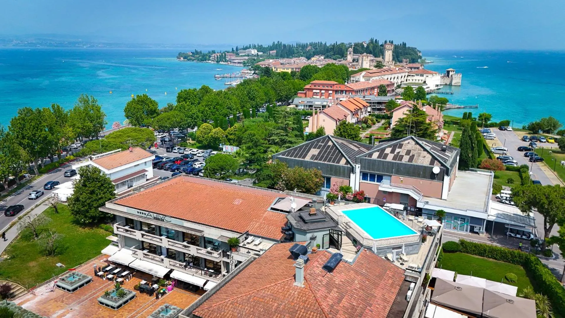 Property building in Alevic Hotel Sirmione