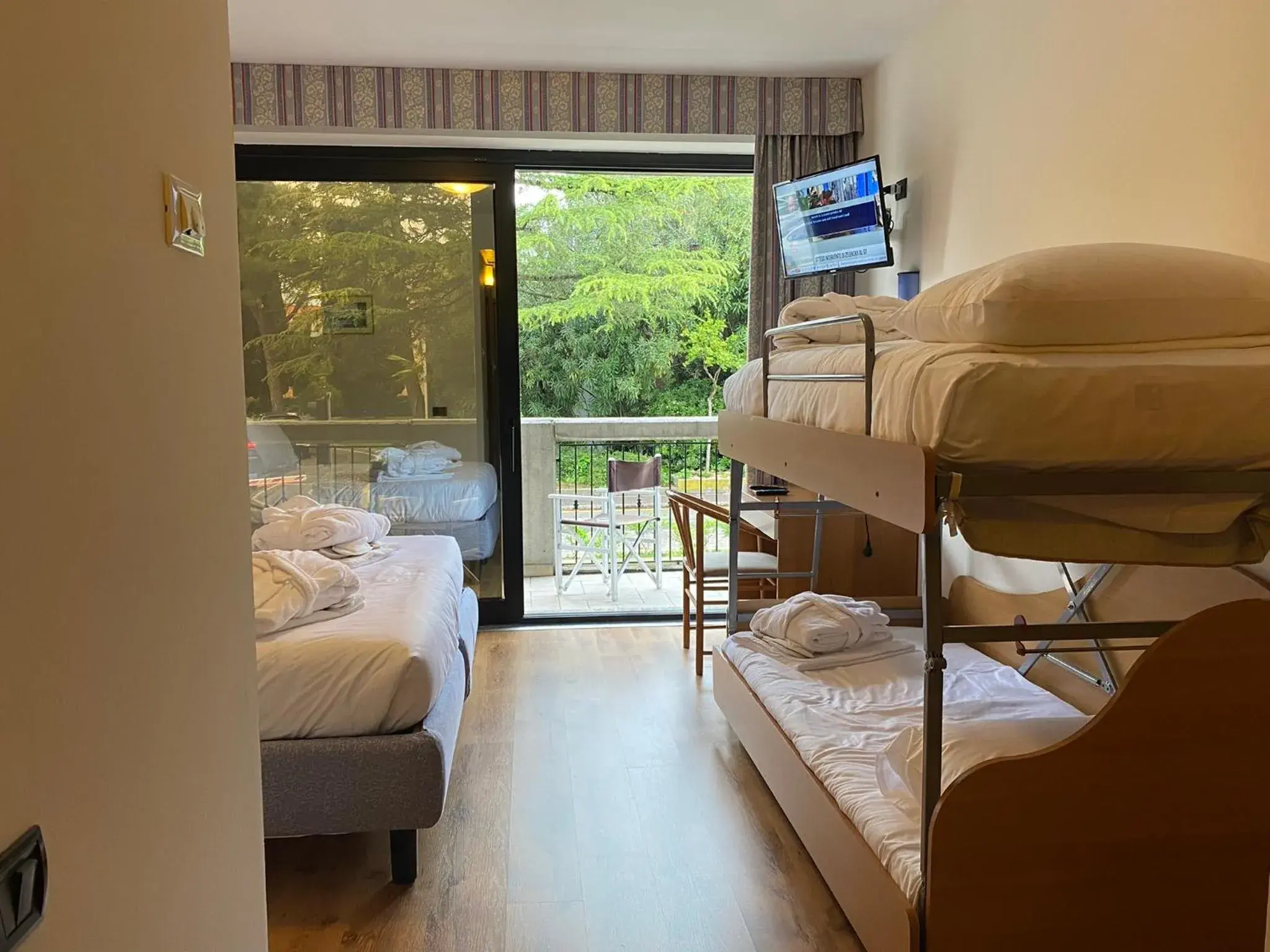 Deluxe Family Room with Balcony in Alevic Hotel Sirmione Deluxe Family Room with Balcony in Alevic Hotel Sirmione