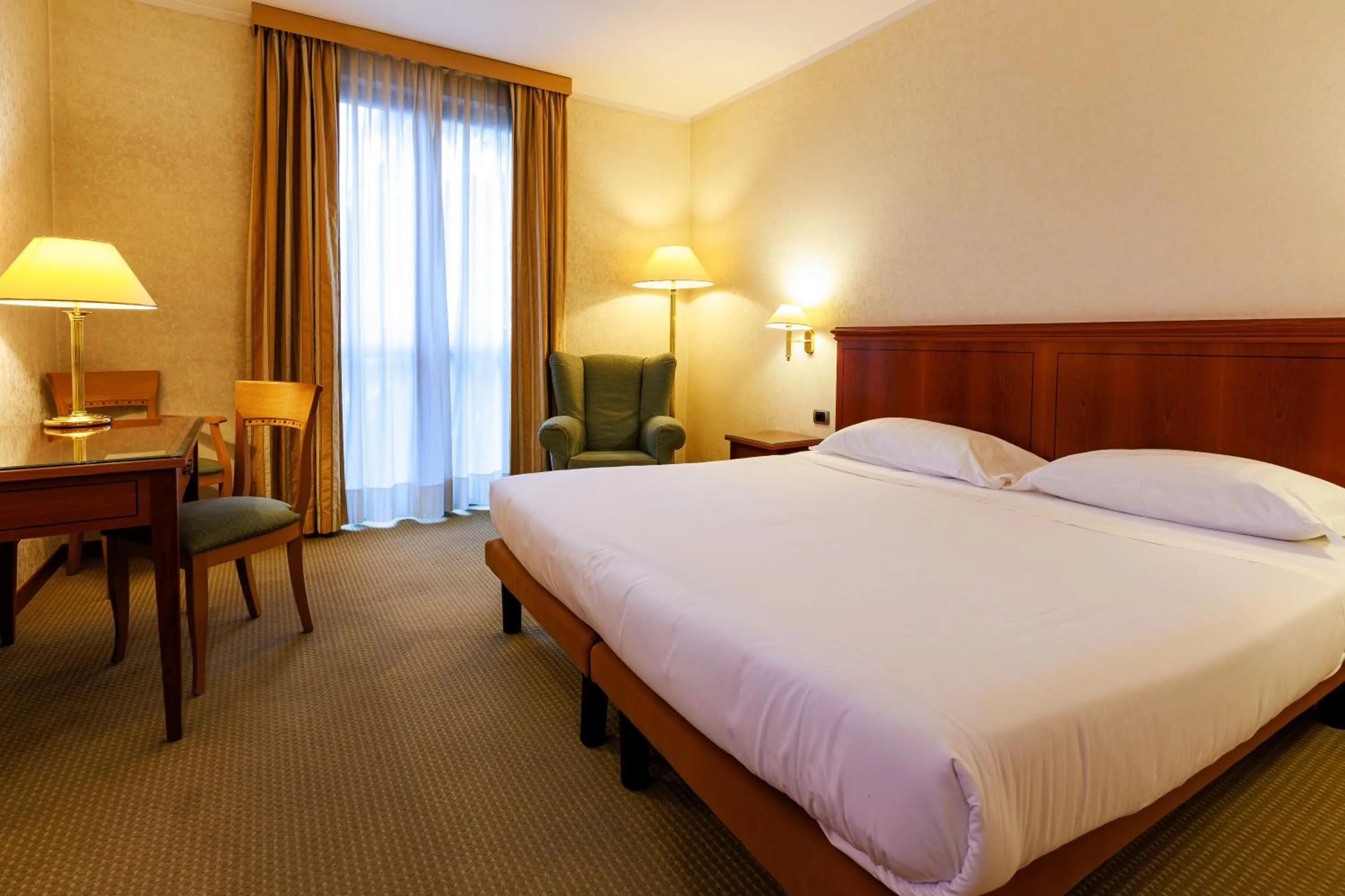 Bed in Hotel Excelsior Magenta