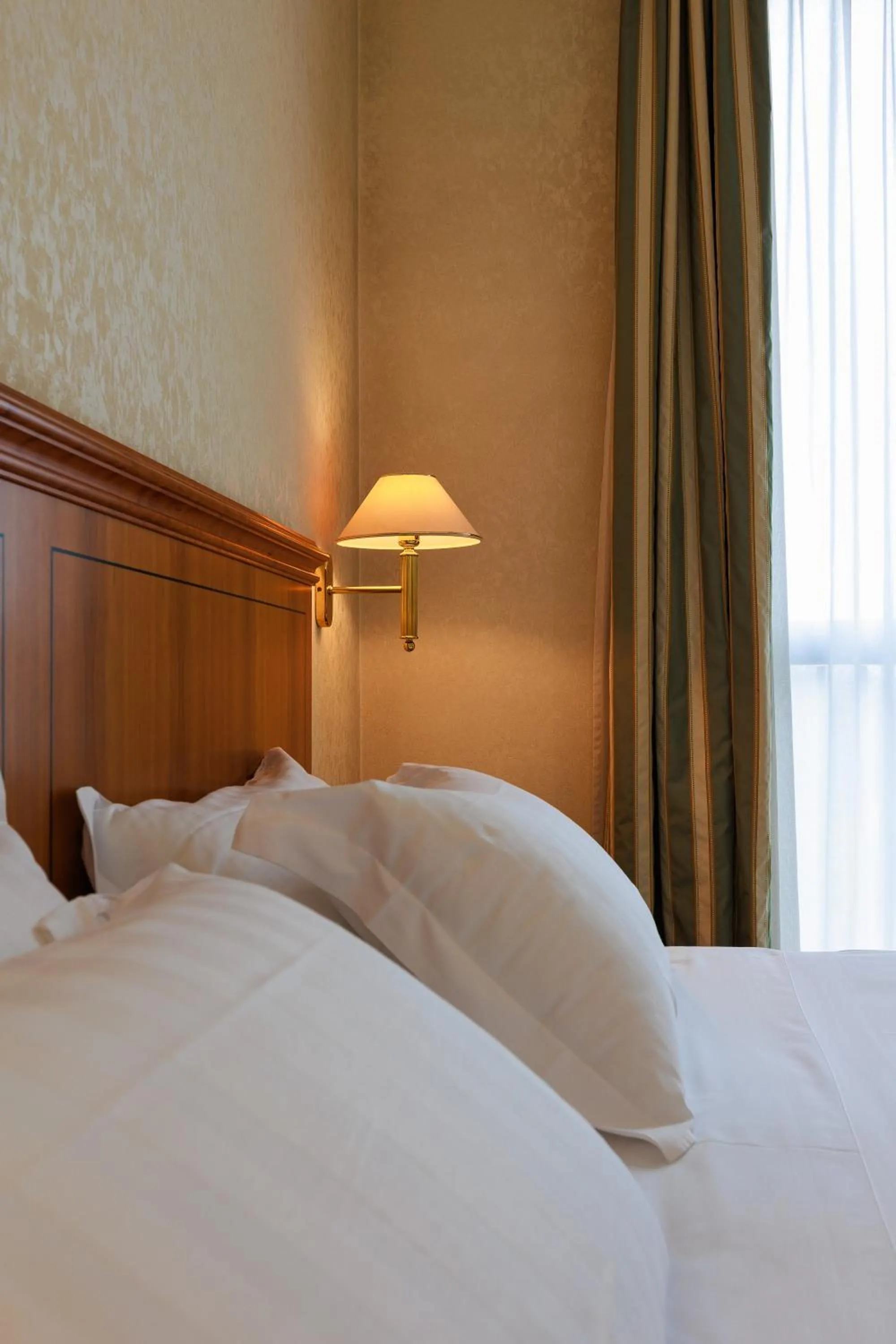 Bed in Hotel Excelsior Magenta