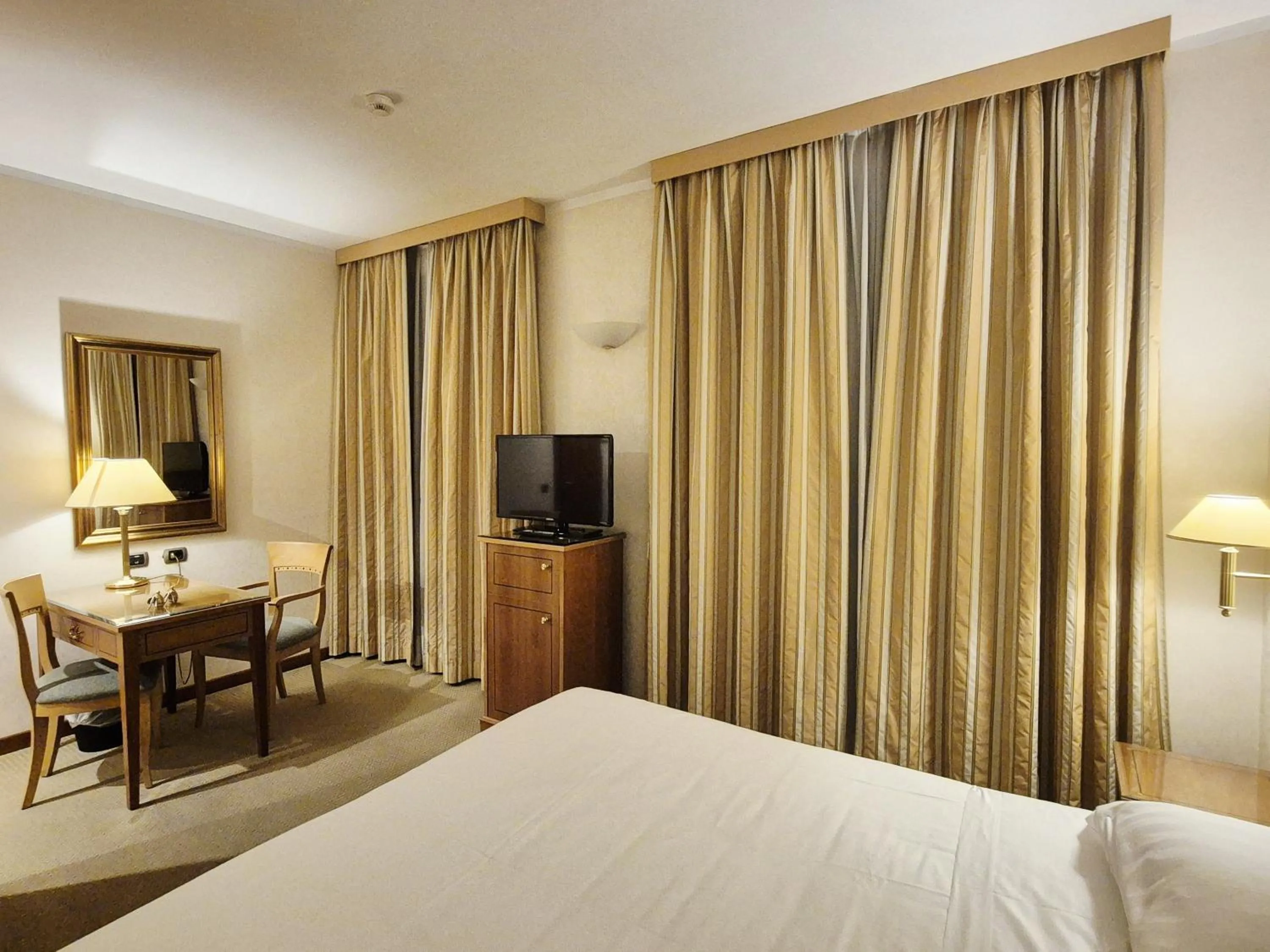 Bed in Hotel Excelsior Magenta