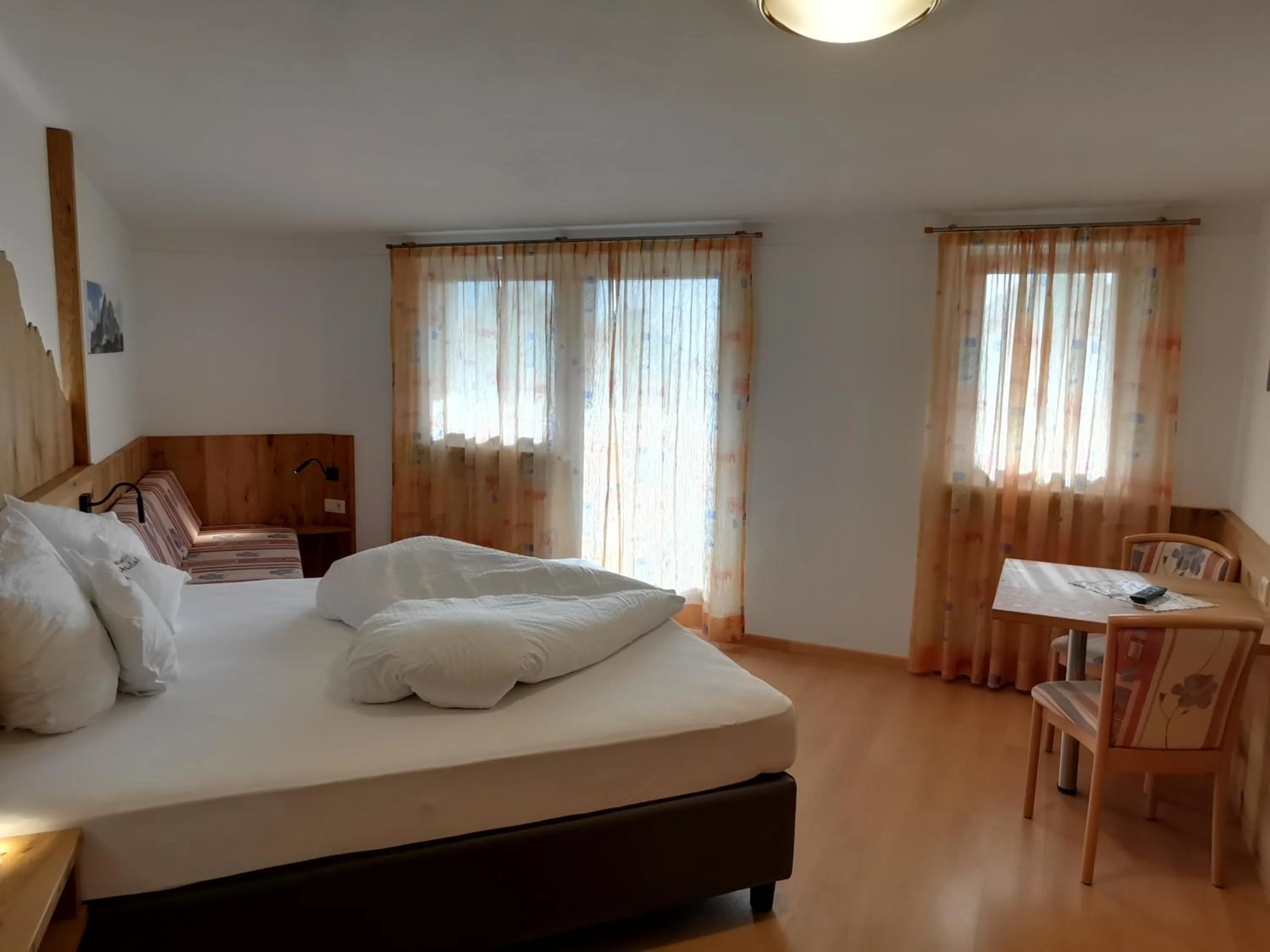 Photo of the whole room, Bed in Hotel Akelei