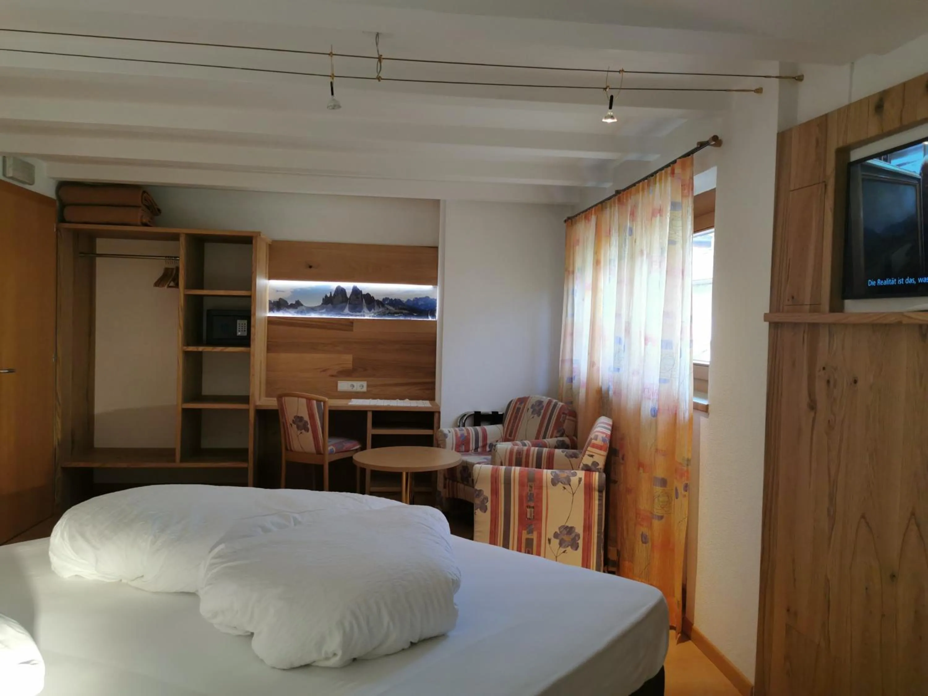 Photo of the whole room, Bed in Hotel Akelei