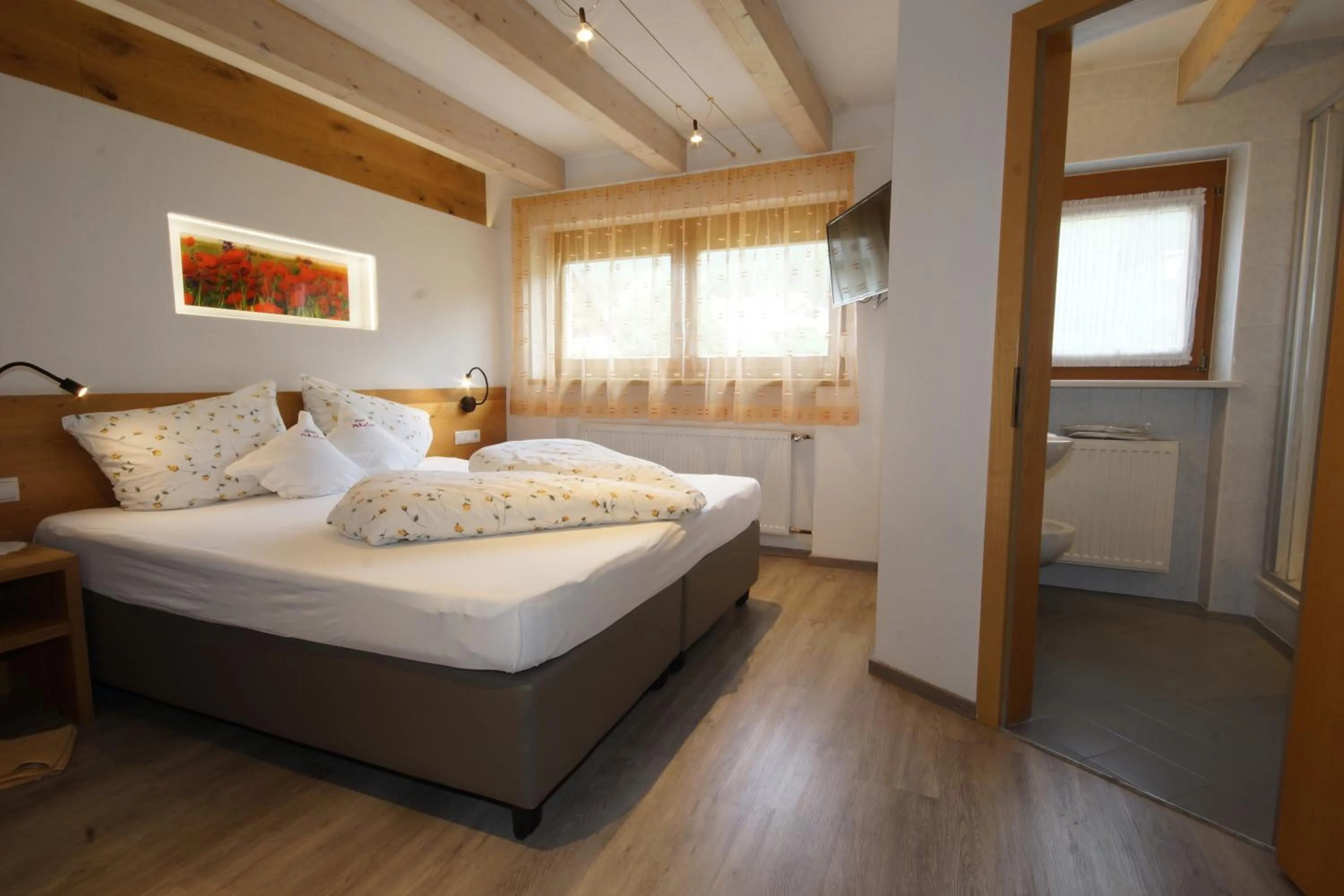 Photo of the whole room, Bed in Hotel Akelei