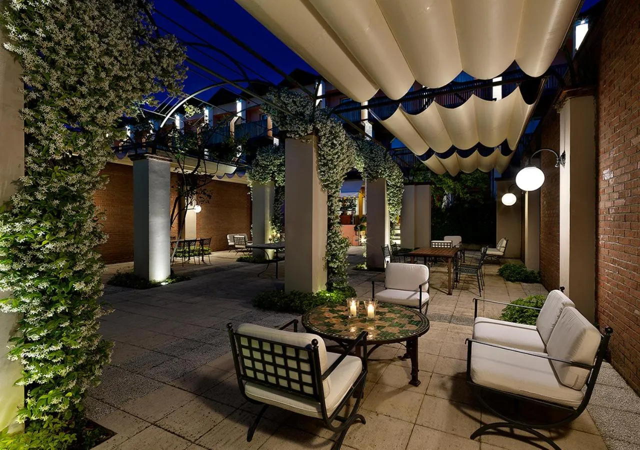 Patio in Iseo Lago Hotel
