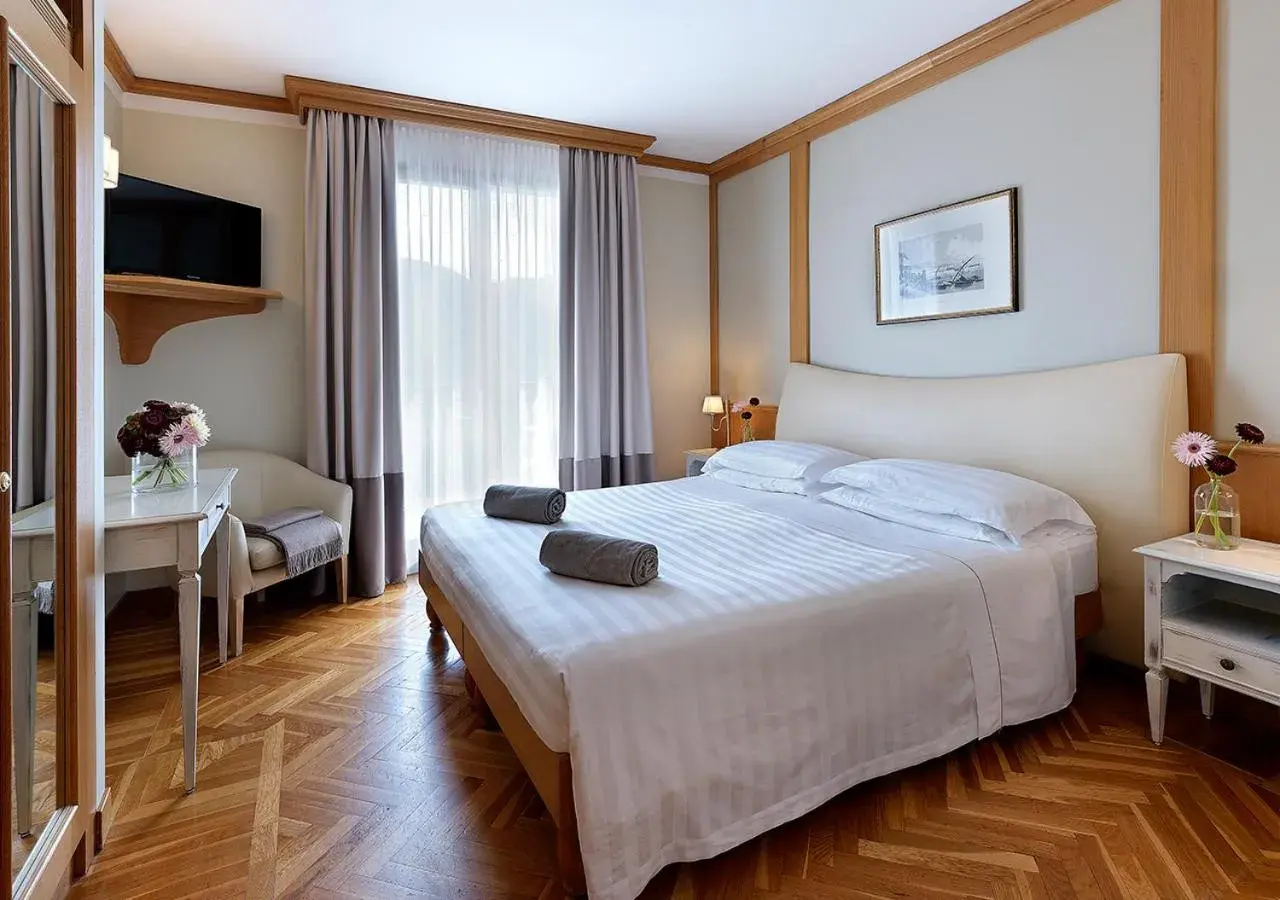 Double Room in Iseo Lago Hotel Double Room in Iseo Lago Hotel