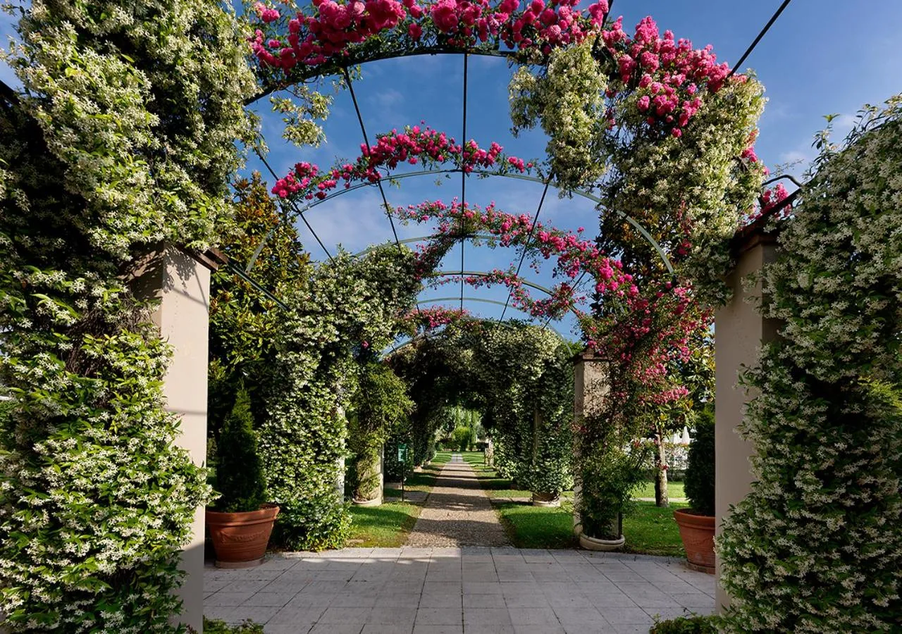 Garden in Iseo Lago Hotel