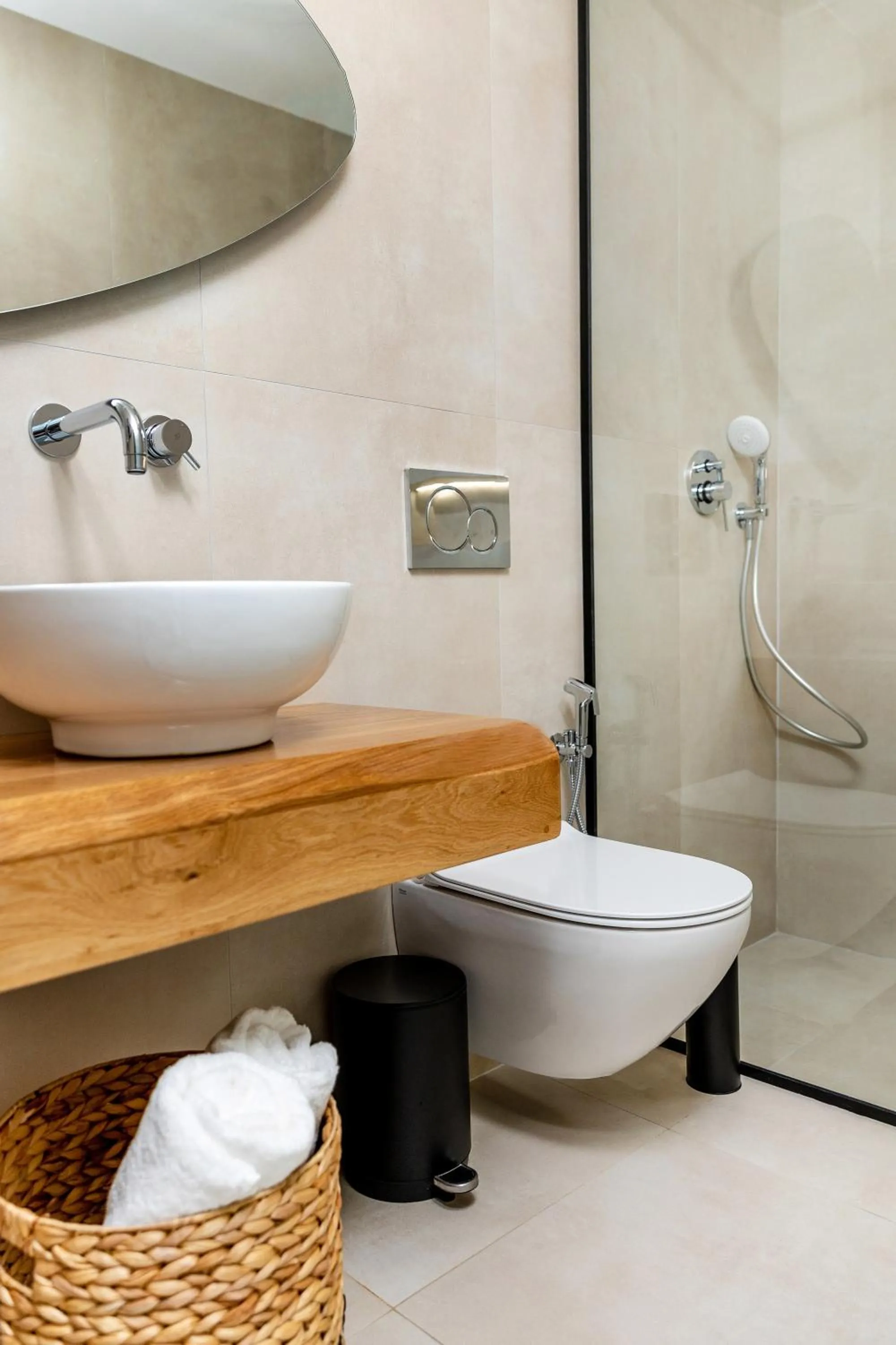 Shower in Alenor City Hotel