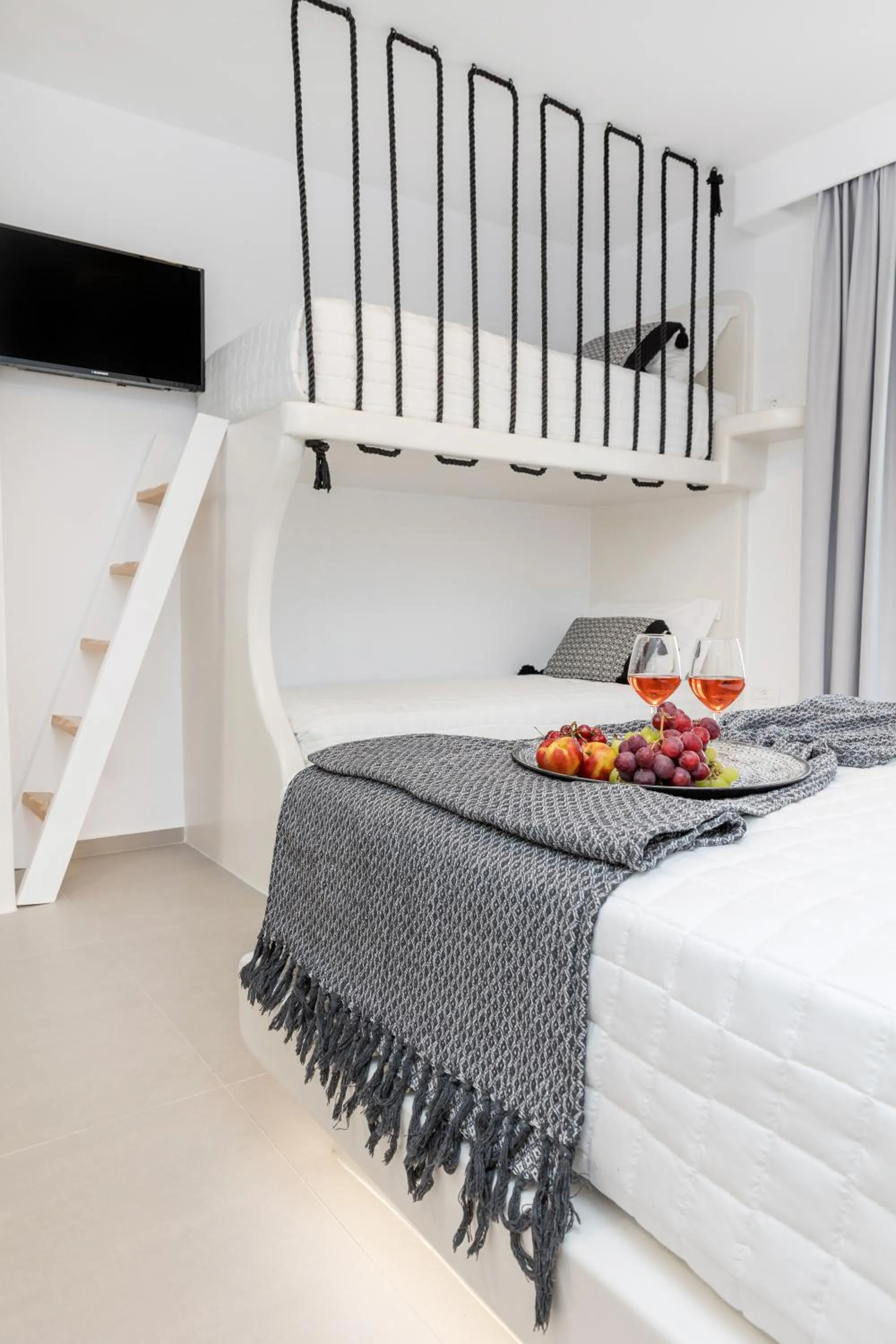 Photo of the whole room, Bed in Alenor City Hotel