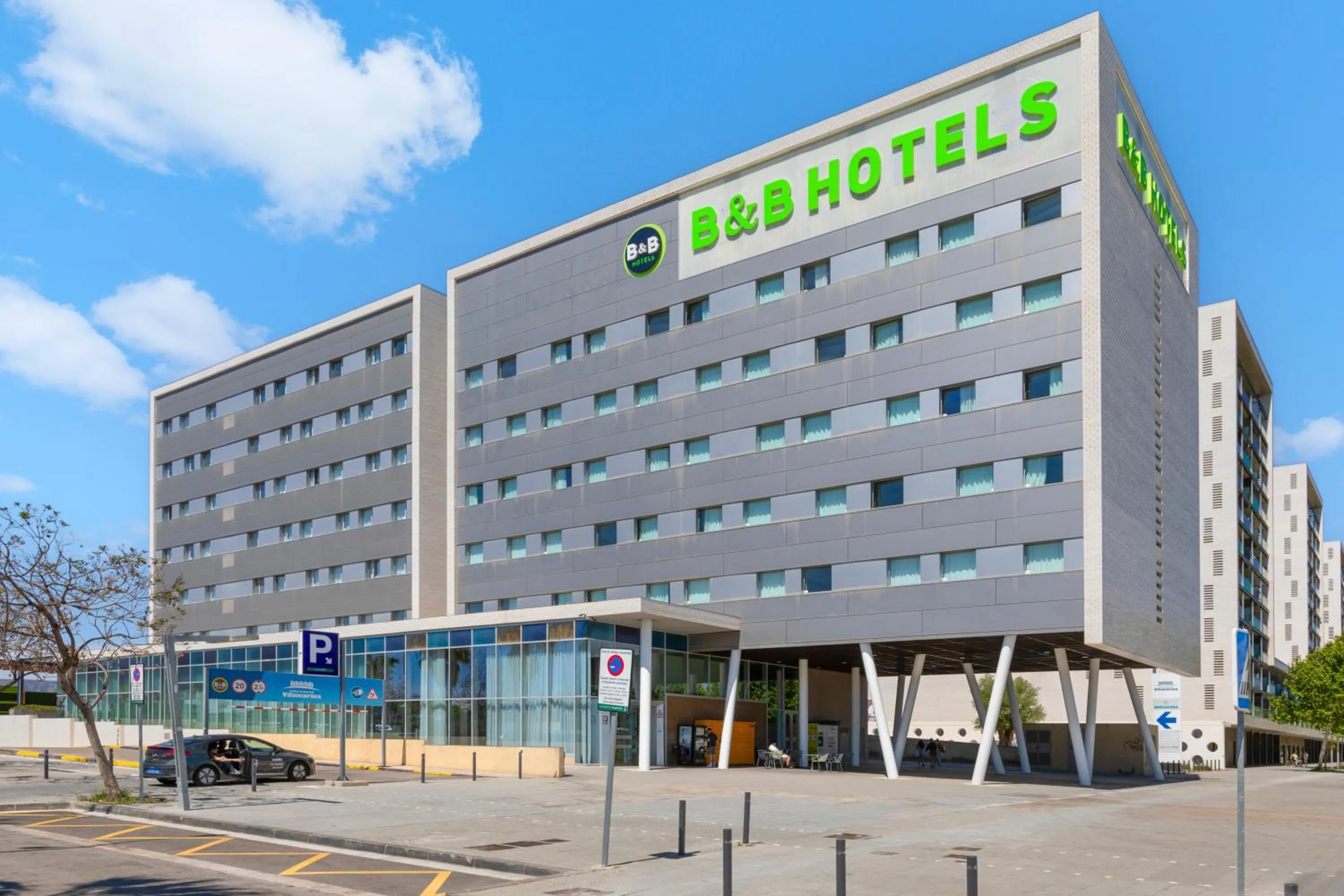 Facade/entrance in B&B HOTEL Barcelona Viladecans