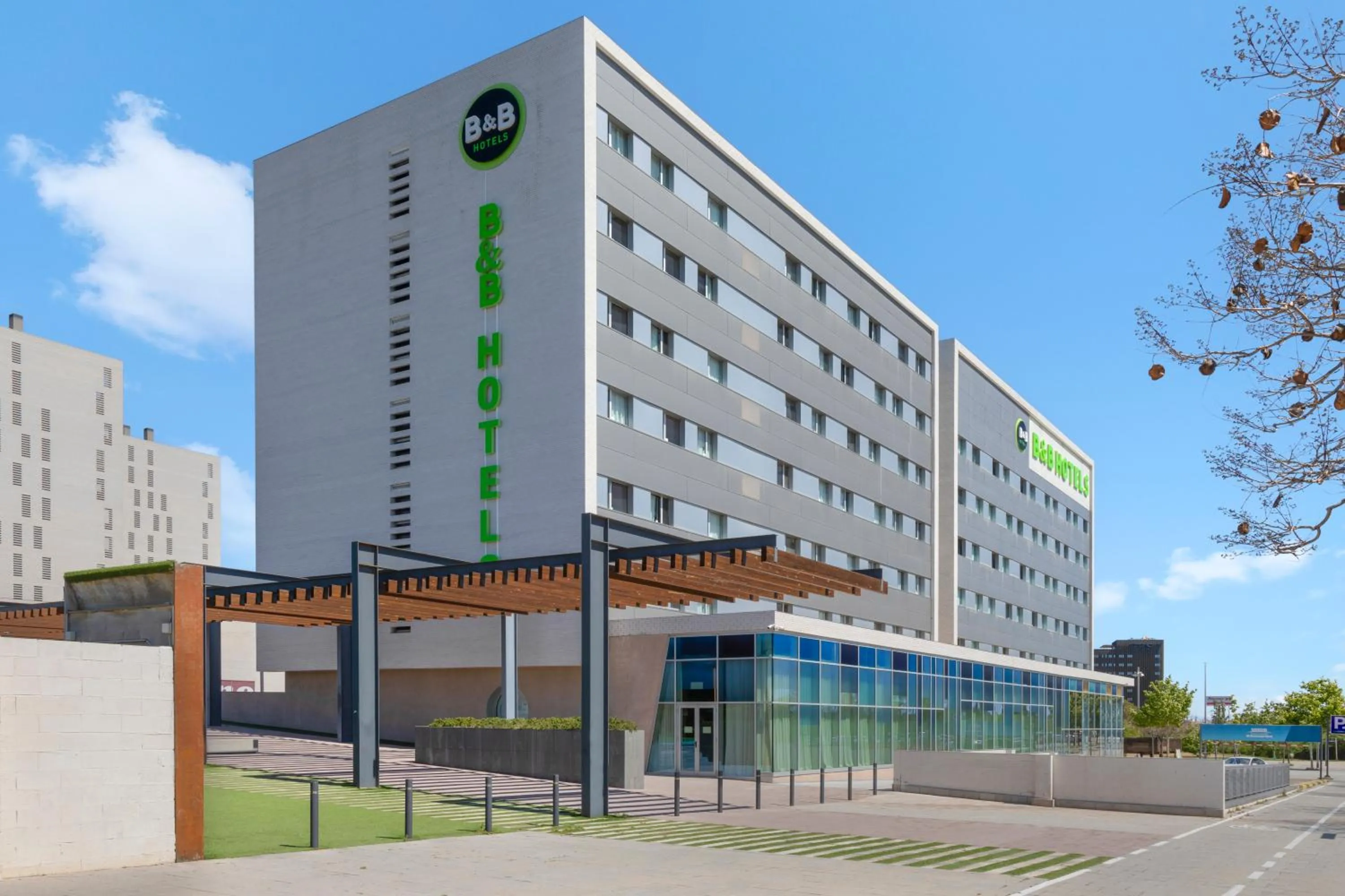 Facade/entrance in B&B HOTEL Barcelona Viladecans