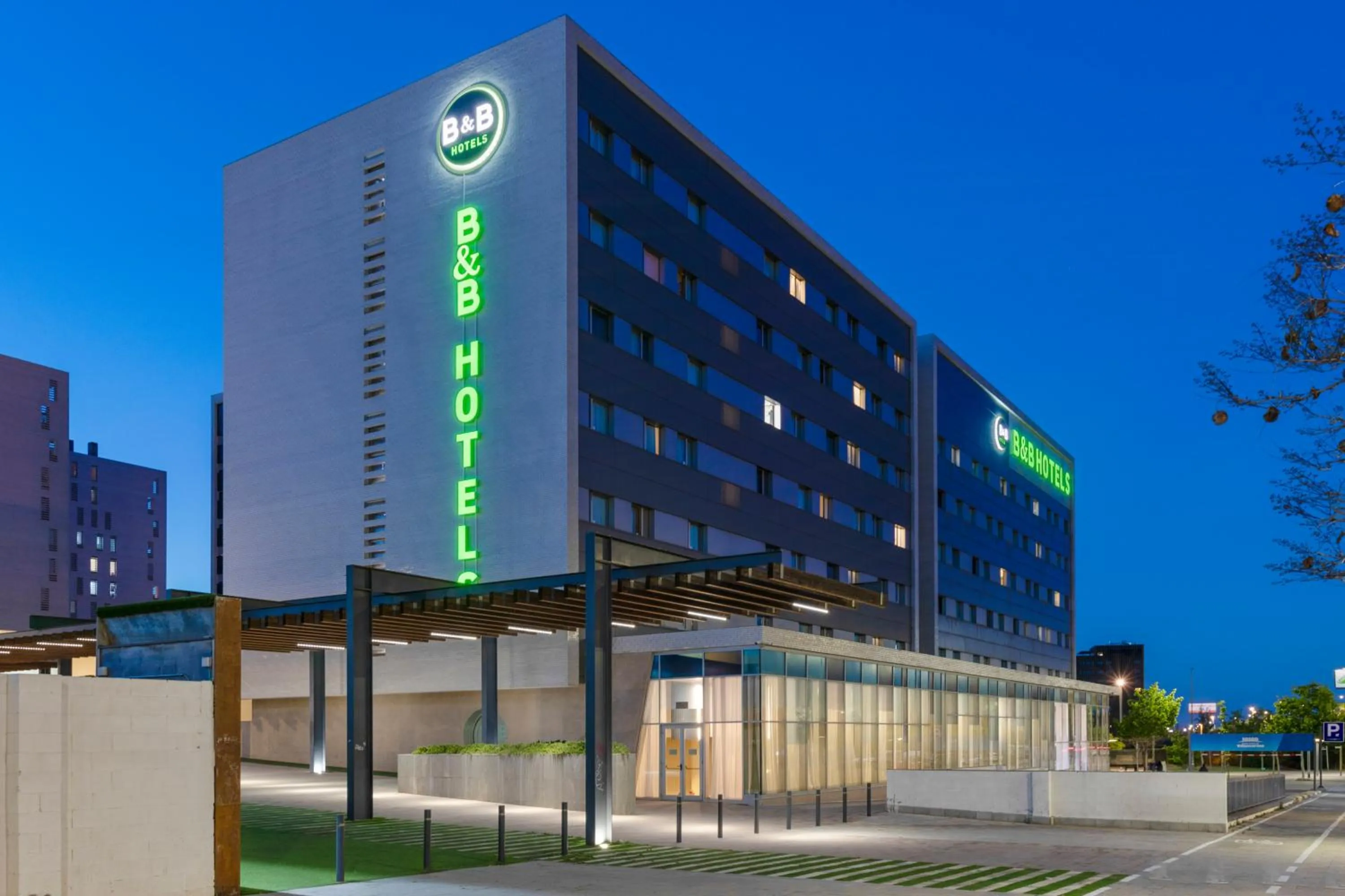 Facade/entrance in B&B HOTEL Barcelona Viladecans