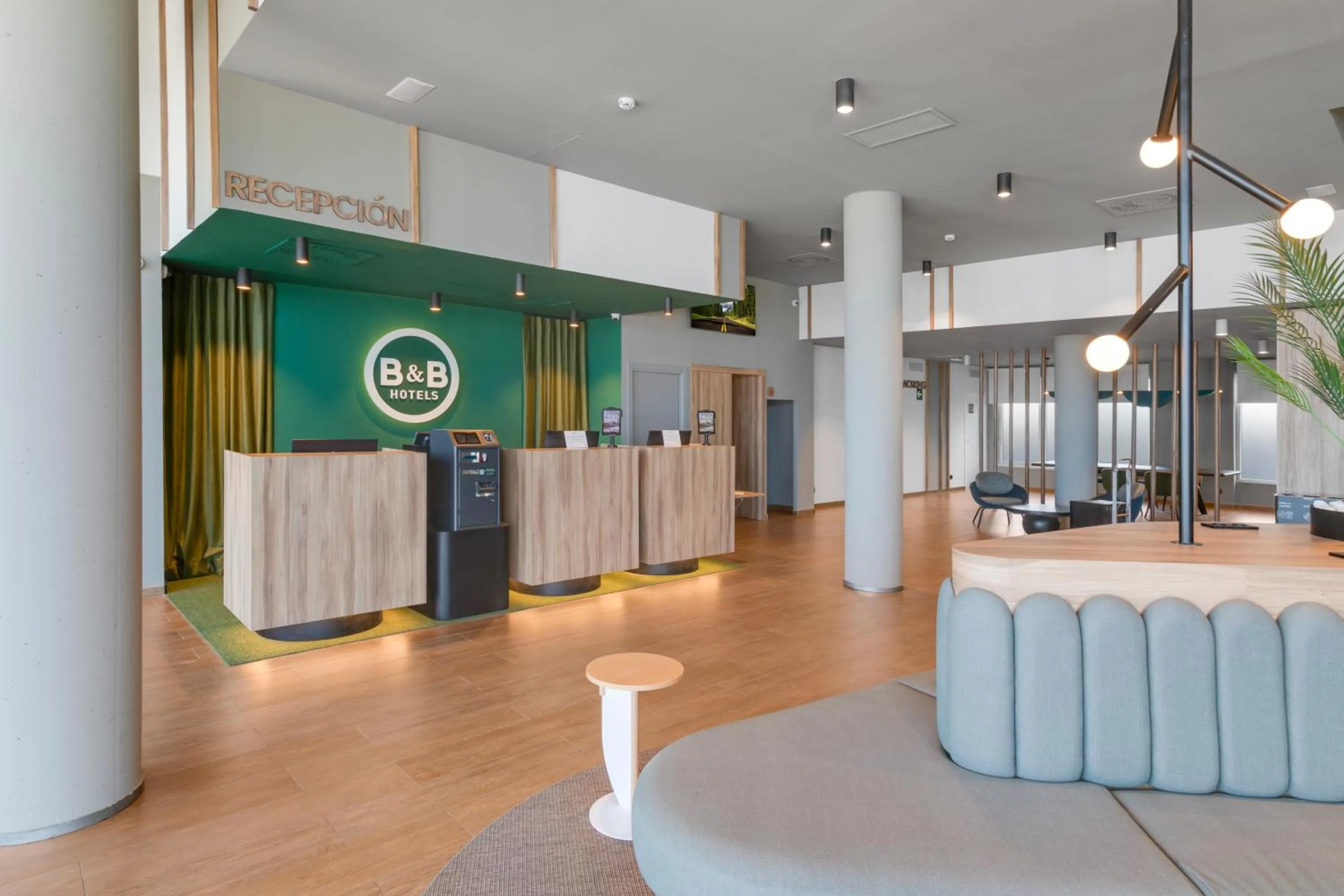 Lobby or reception in B&B HOTEL Barcelona Viladecans