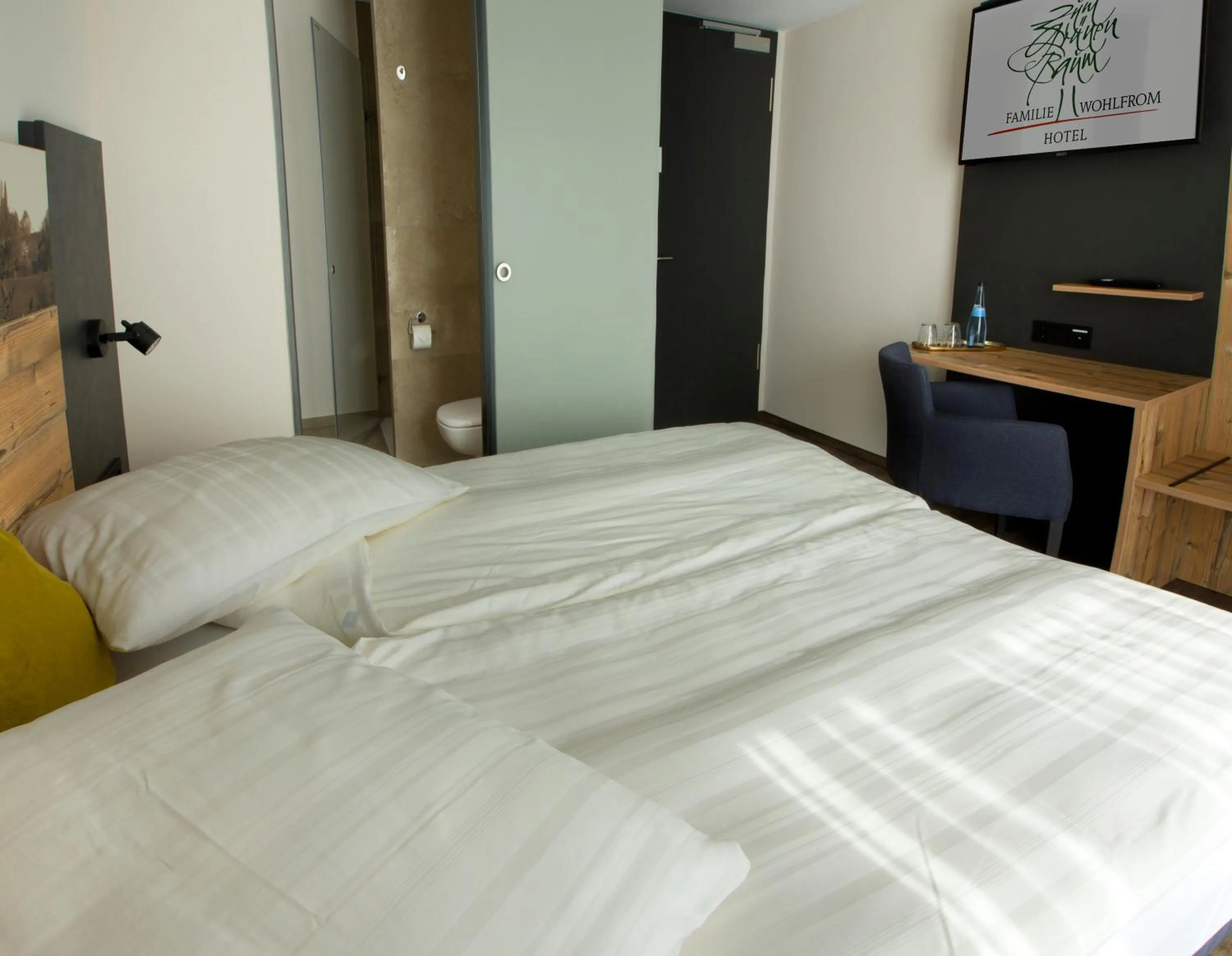 Bed in Hotel Zum Grünen Baum