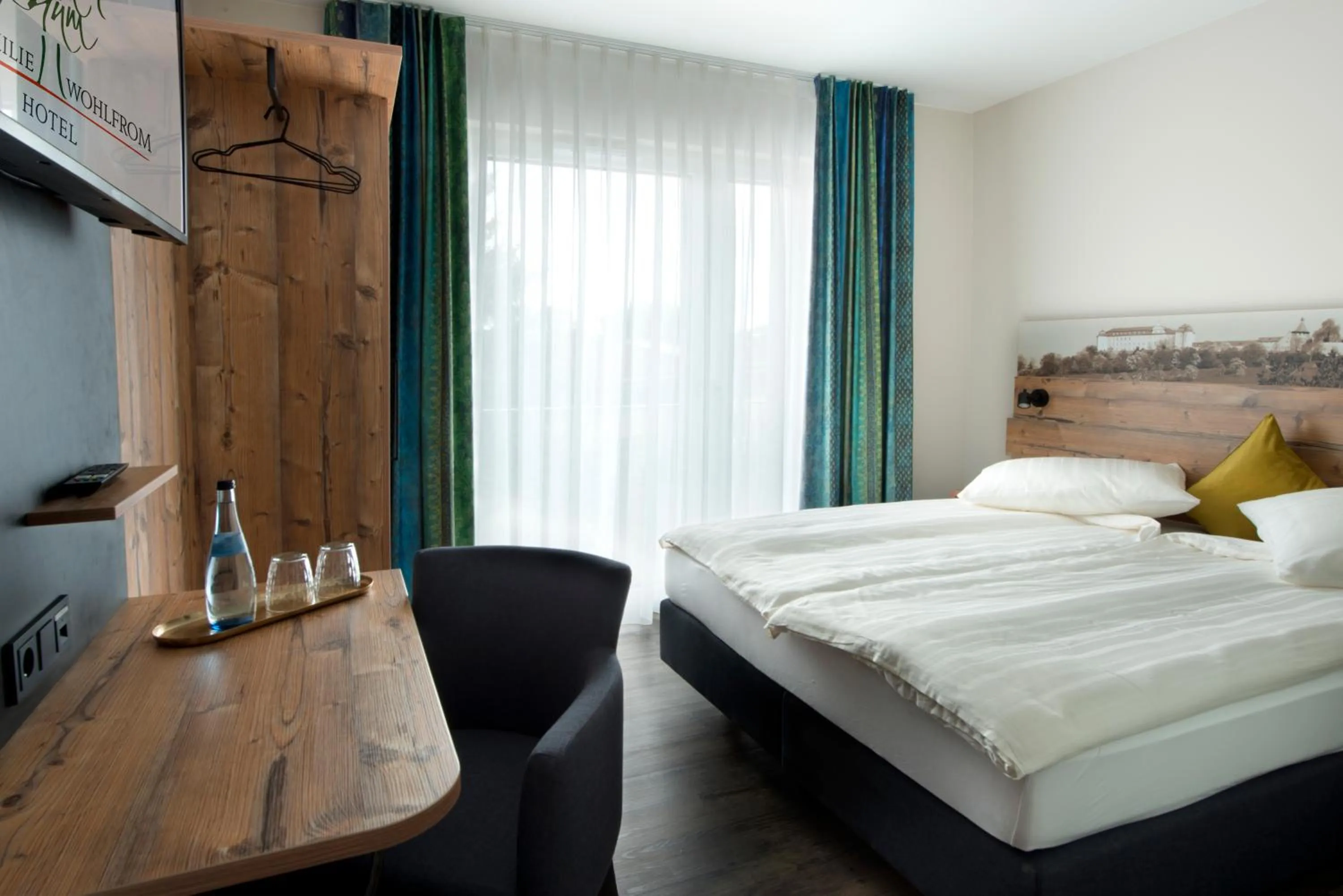 Bed in Hotel Zum Grünen Baum