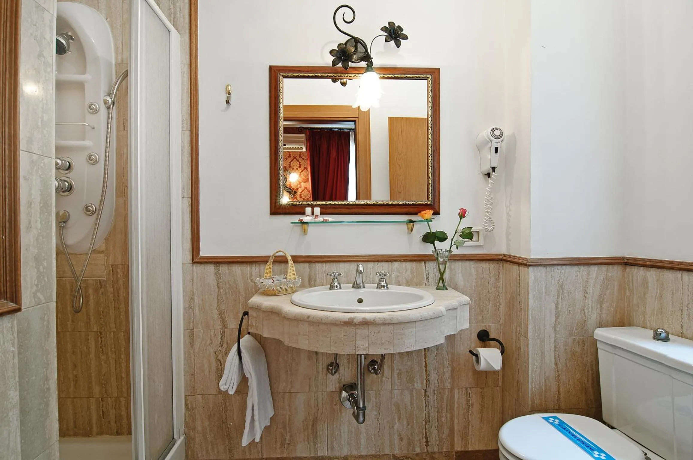 Bathroom in Residenza Antica Roma