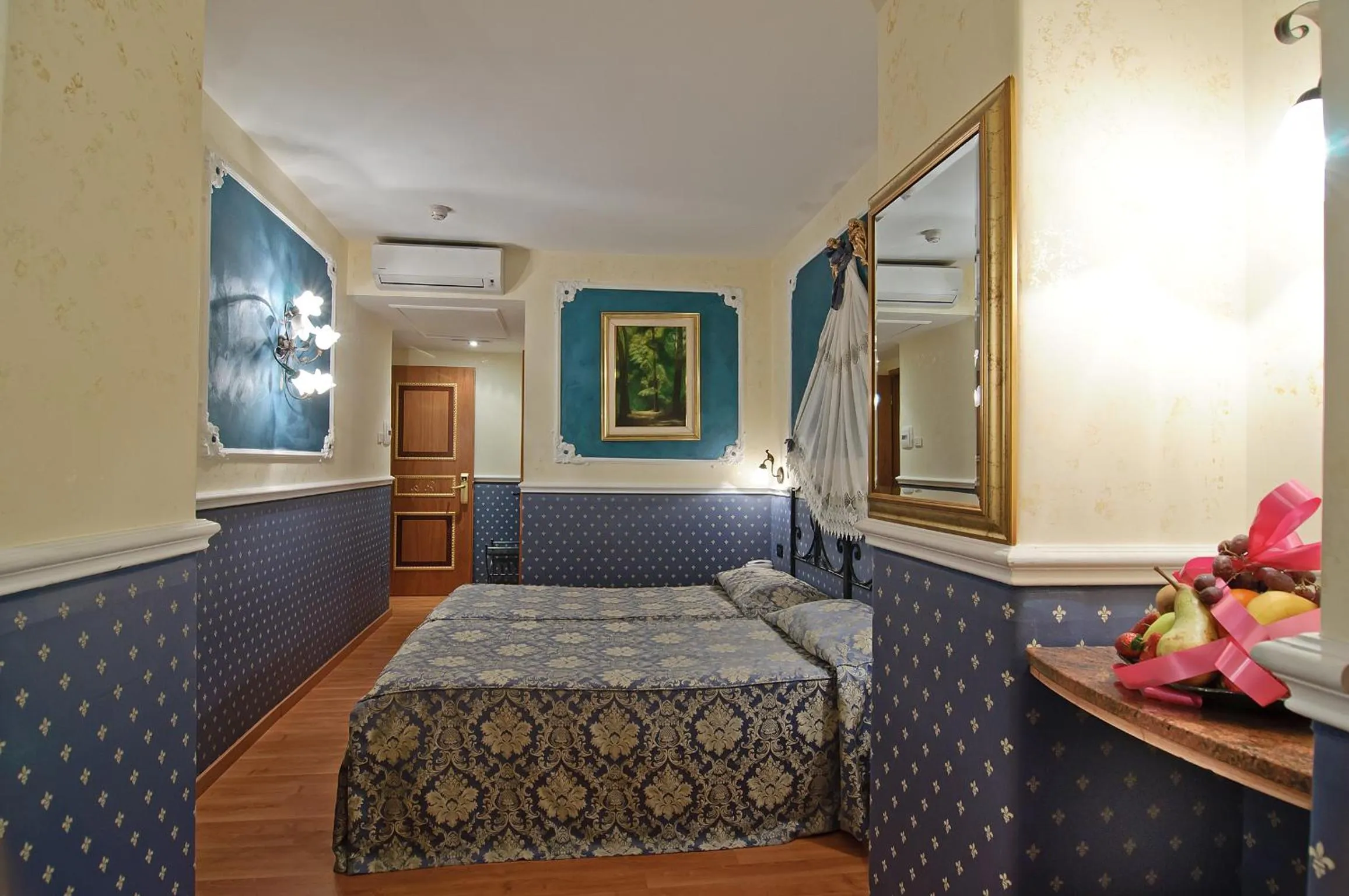 Photo of the whole room, Bed in Residenza Antica Roma