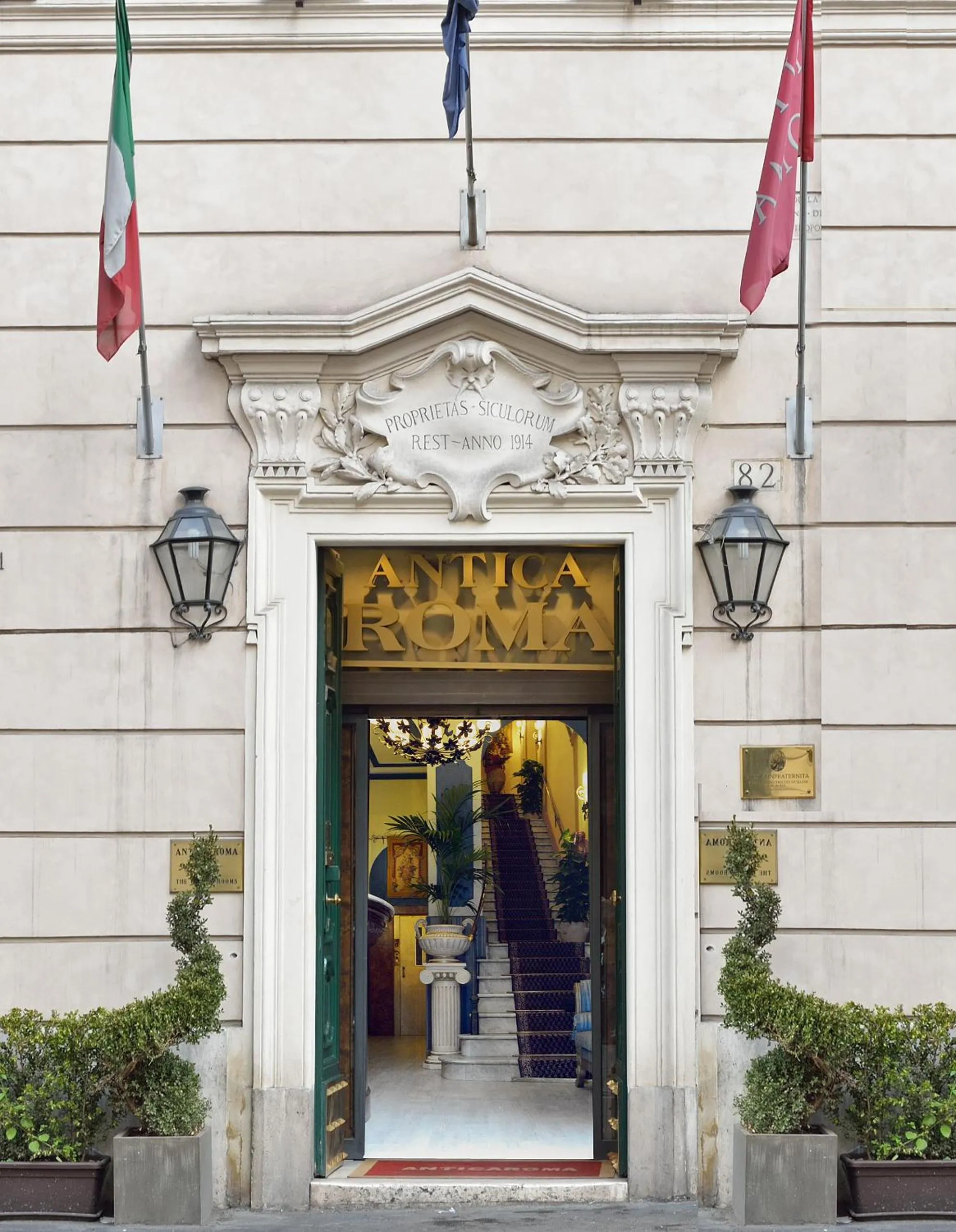 Facade/entrance in Residenza Antica Roma