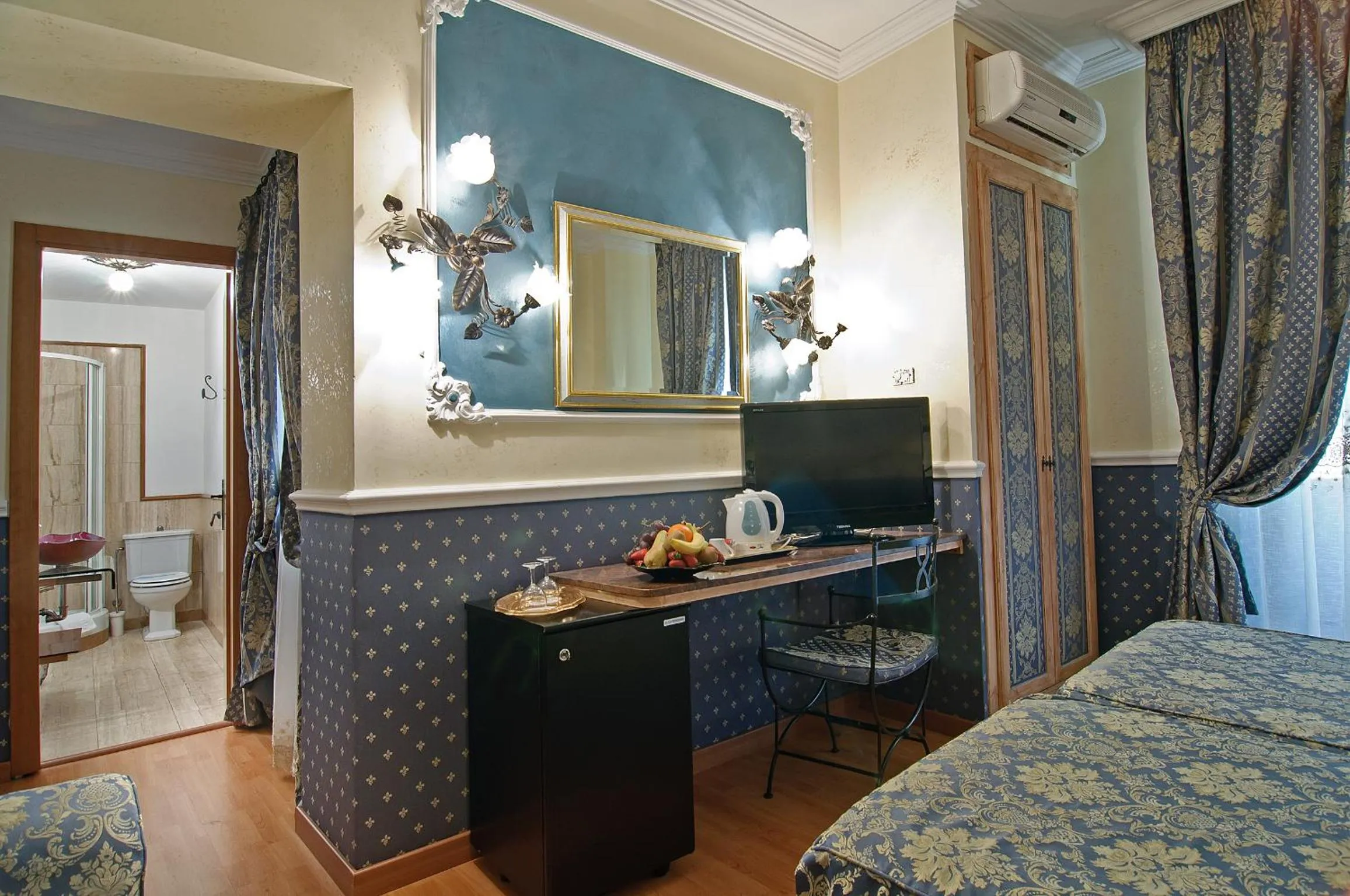 Decorative detail, Bed in Residenza Antica Roma