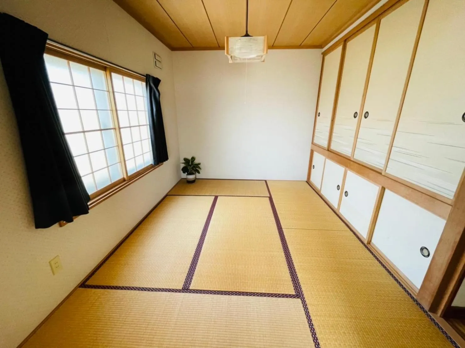 Photo of the whole room in Holiday House Toya