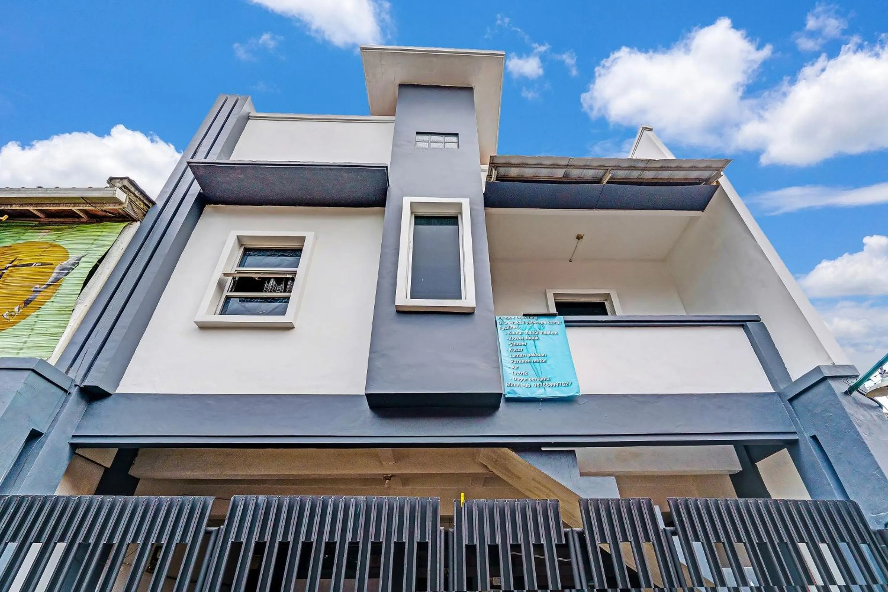 Facade/entrance in SPOT ON 91190 Pondok Bijaksana