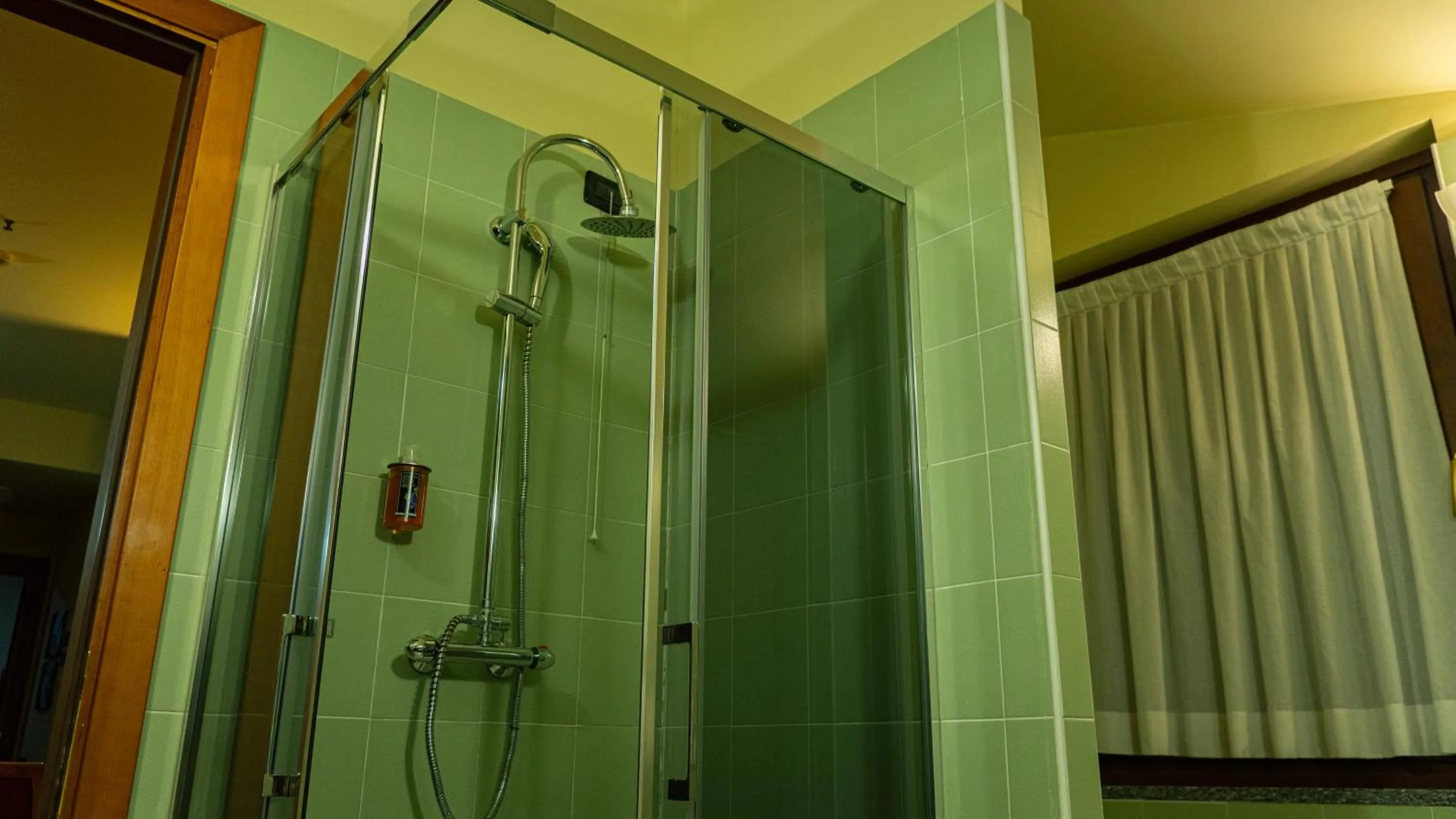 Shower in Hotel Au Soleil