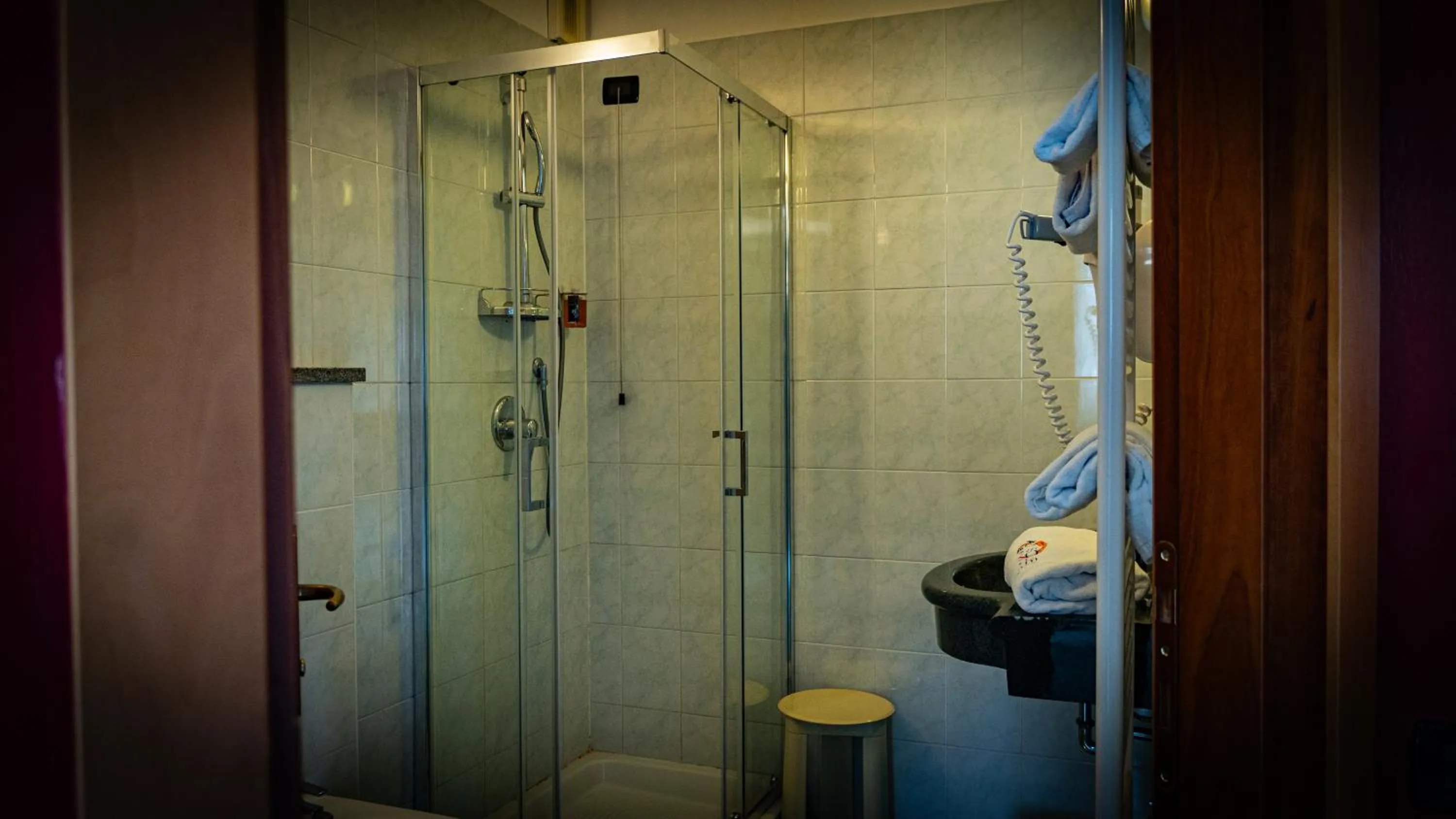 Shower in Hotel Au Soleil