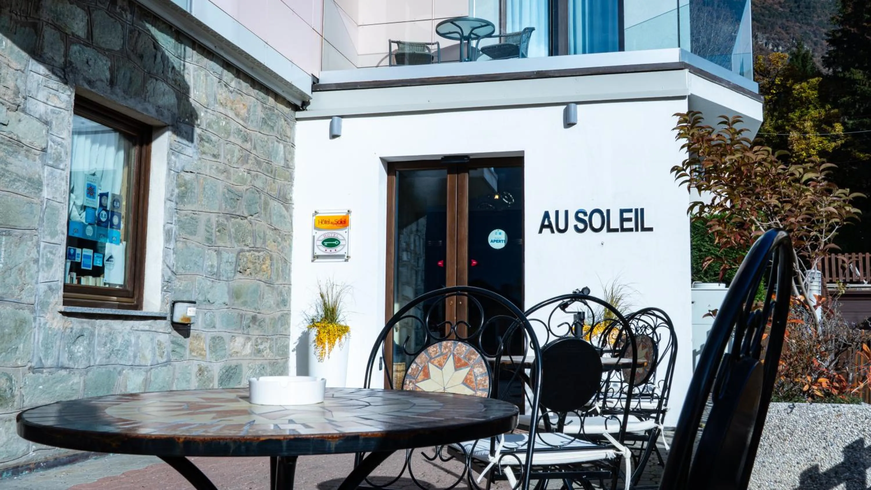 Property building in Hotel Au Soleil