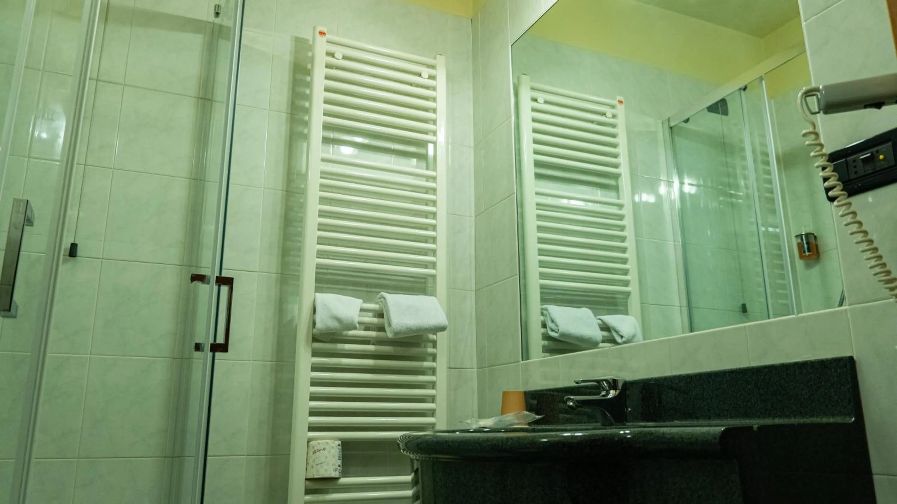 Shower in Hotel Au Soleil