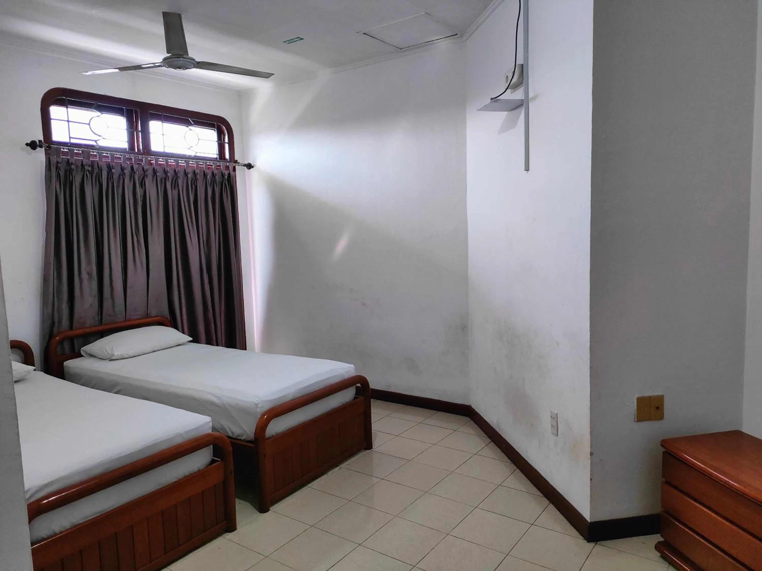Photo of the whole room, Bed in Wisma Hari Kota