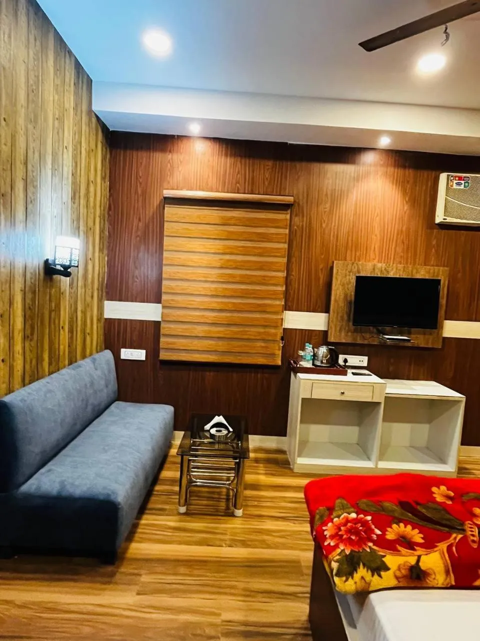 TV and multimedia in Hotel Majestic