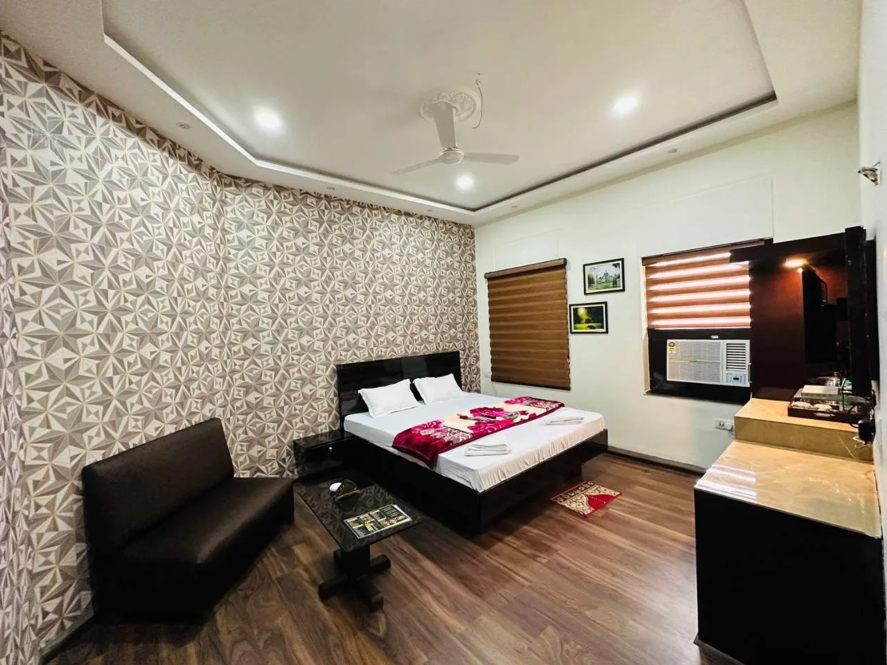 View (from property/room), Bed in Hotel Majestic