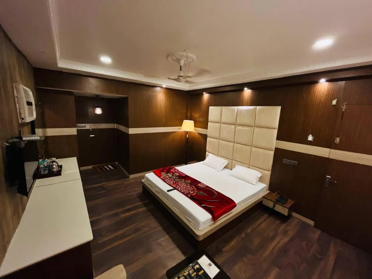 Photo of the whole room, Bed in Hotel Majestic