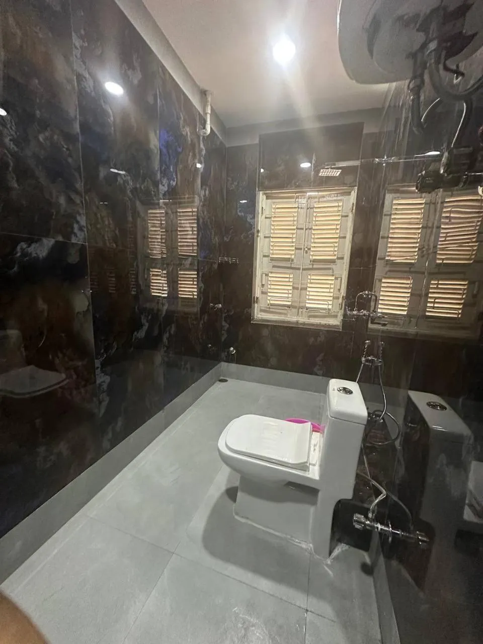 Shower in Hotel Majestic