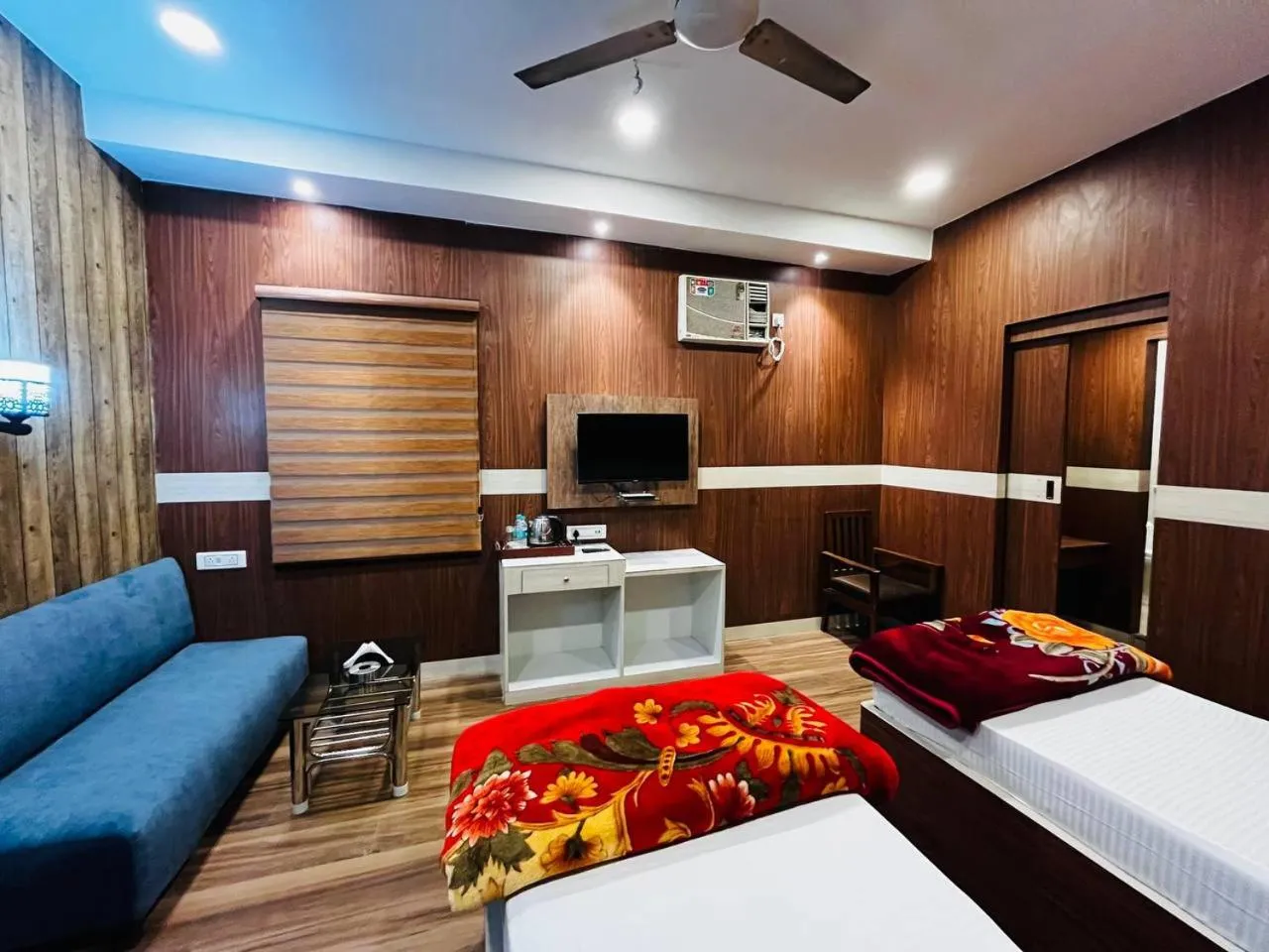 Photo of the whole room, Bed in Hotel Majestic