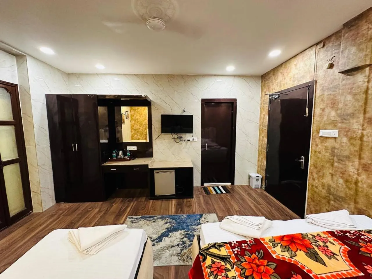 TV and multimedia in Hotel Majestic