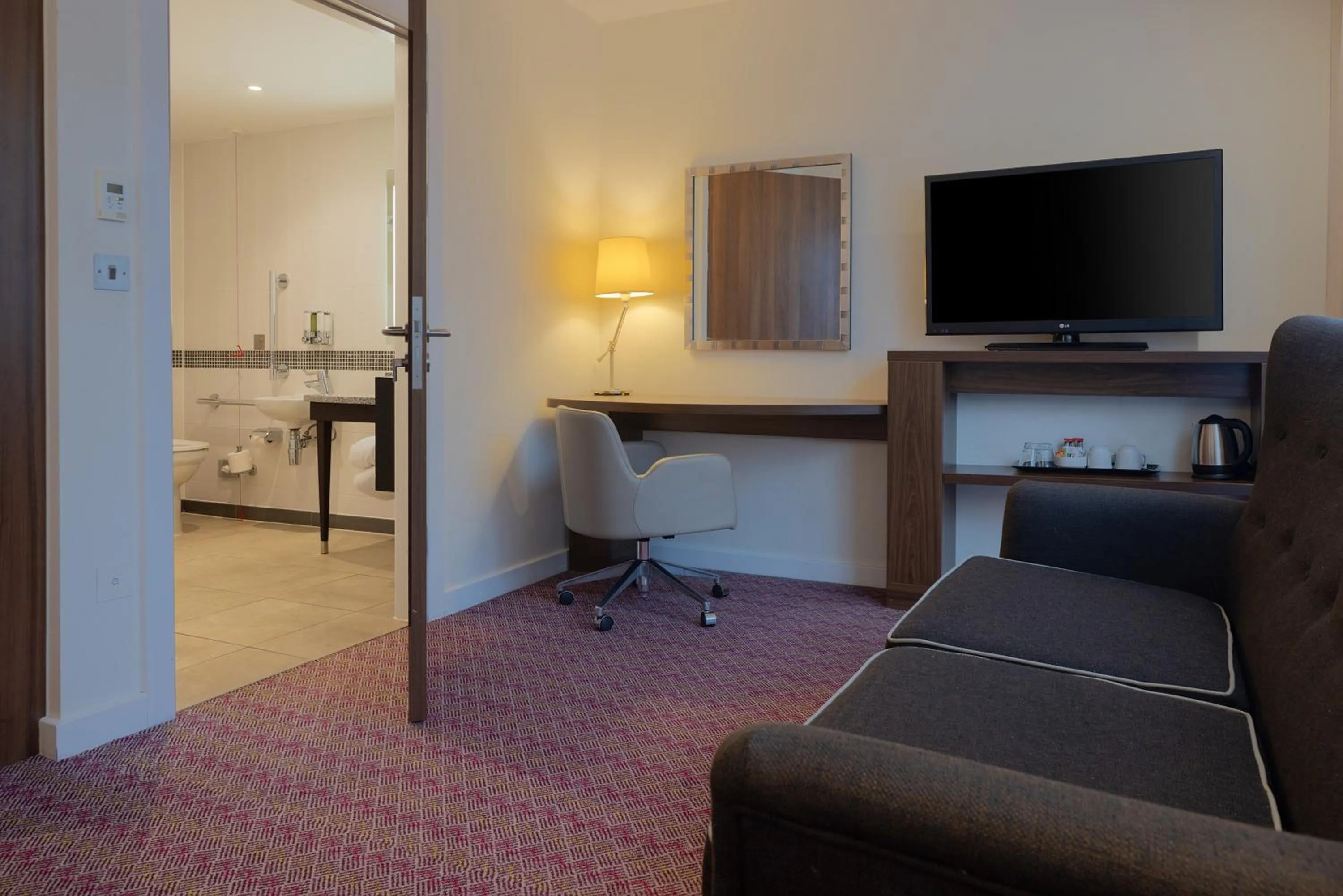hair dresser in Hampton by Hilton London Waterloo