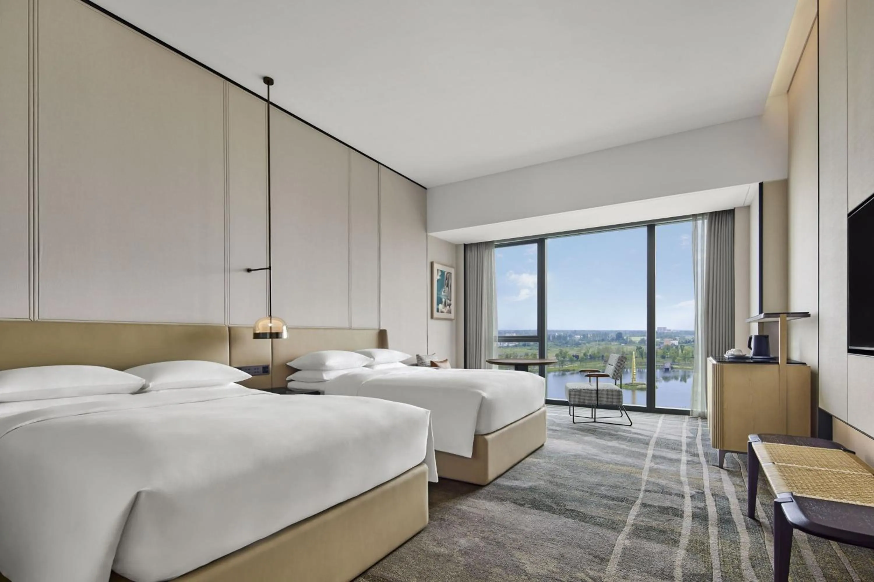 Photo of the whole room, Bed in Sheraton Chengdu Pidu