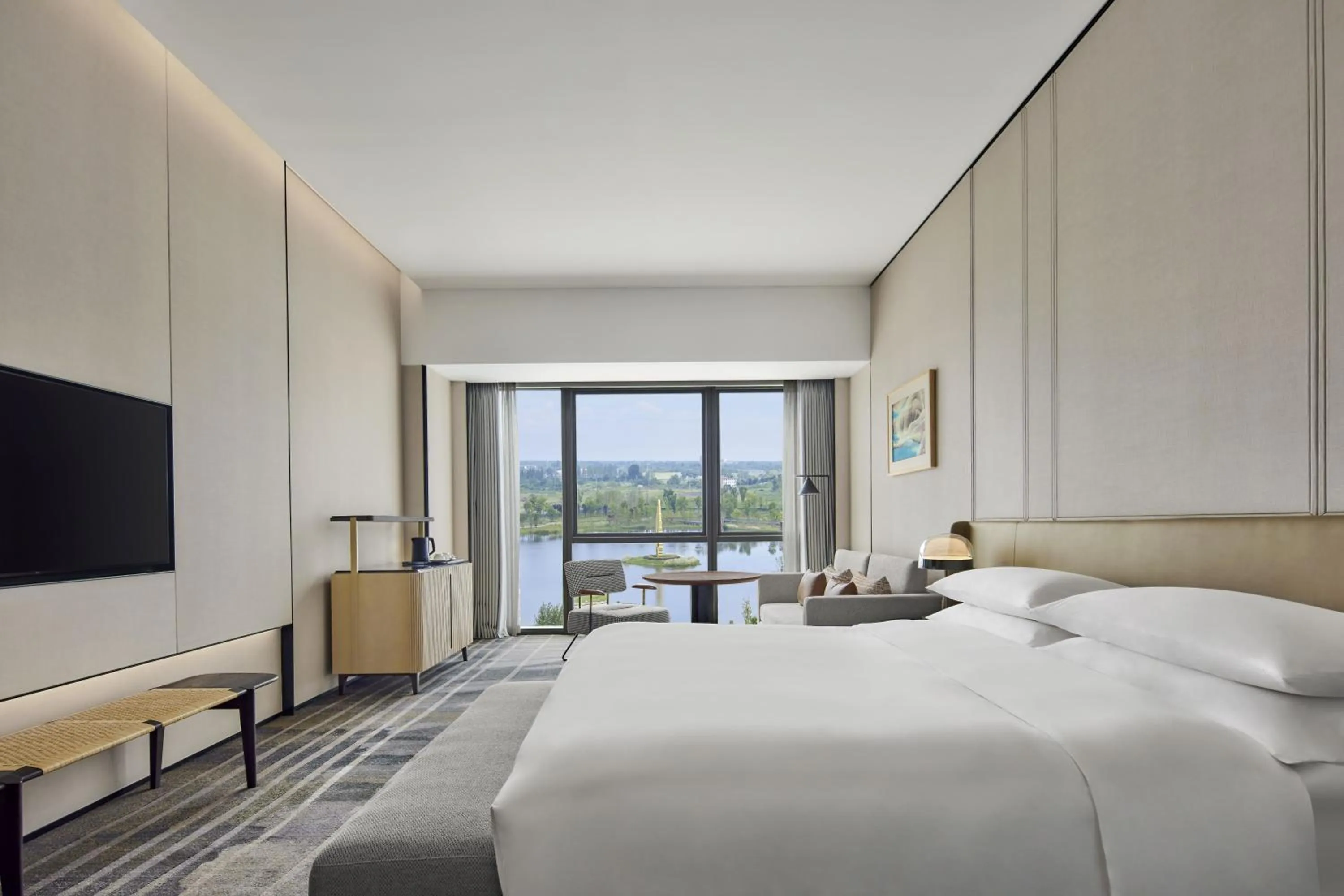Property building, Bed in Sheraton Chengdu Pidu