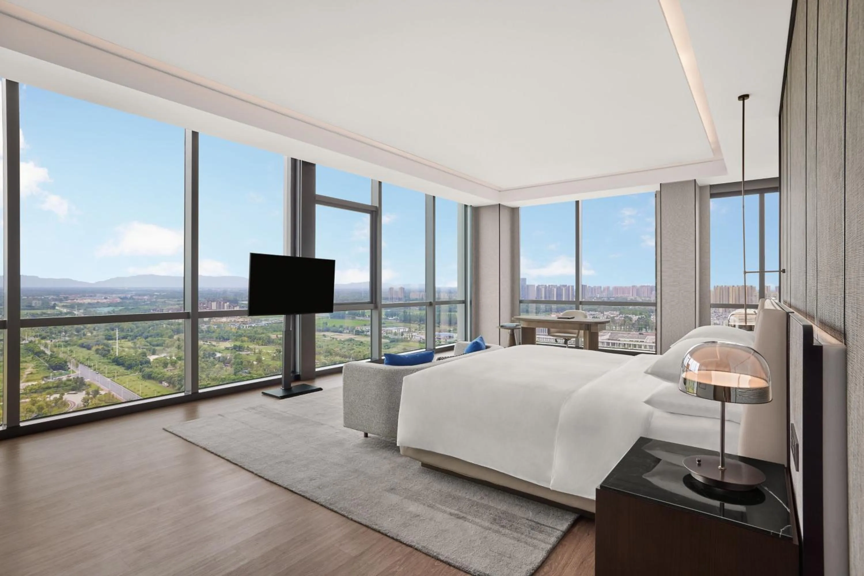 Bedroom, Bed in Sheraton Chengdu Pidu