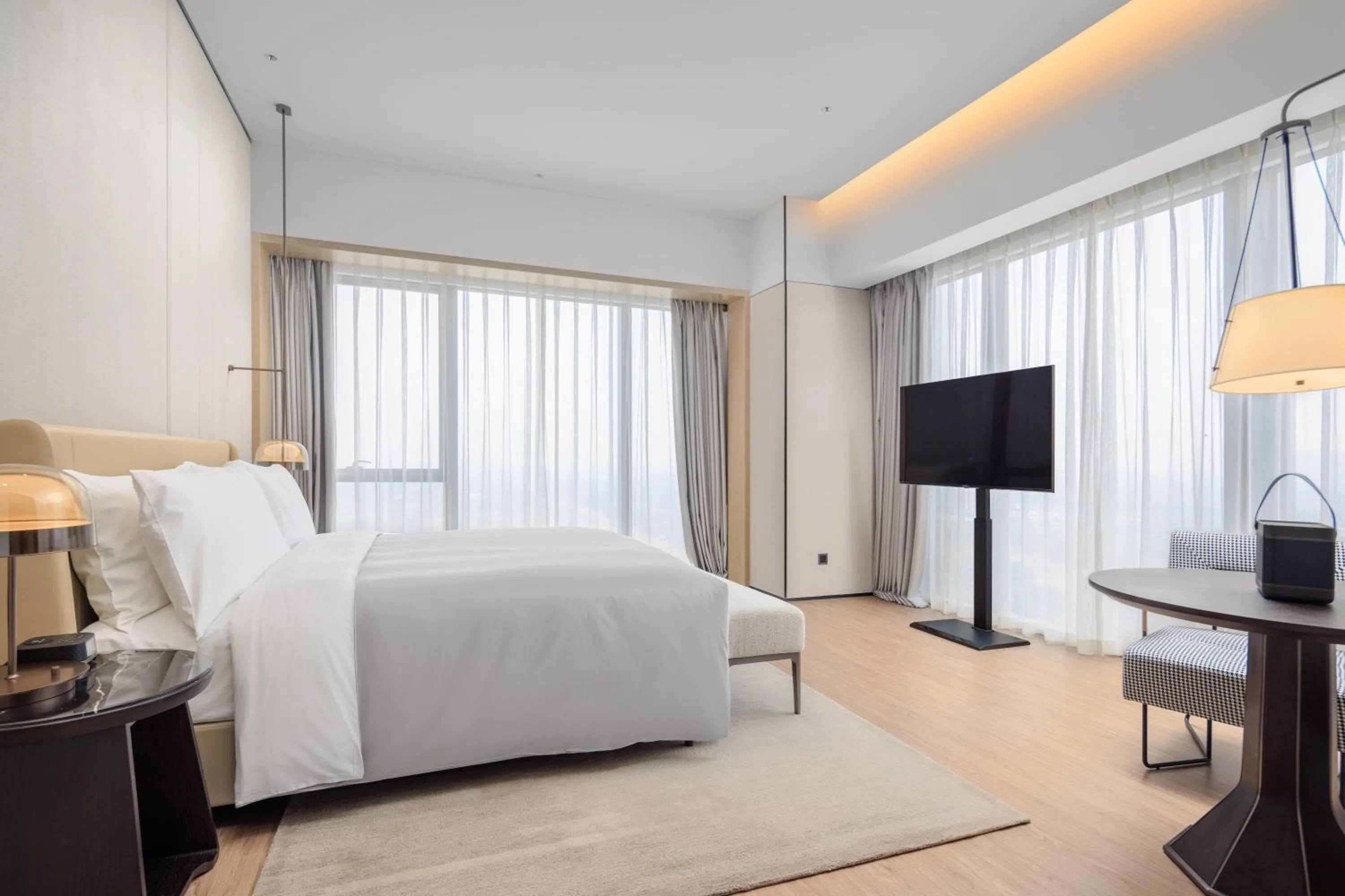 Living room, Bed in Sheraton Chengdu Pidu