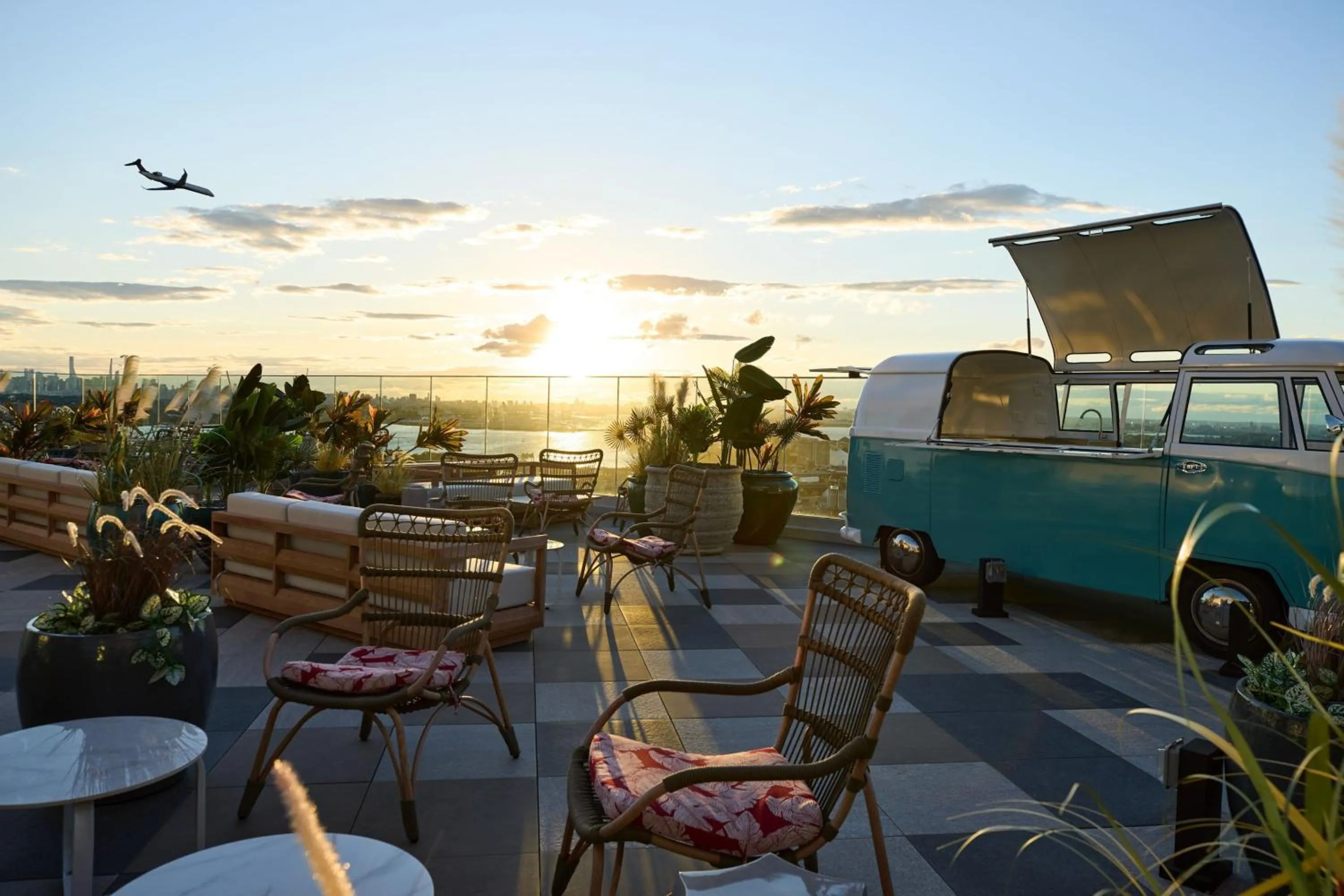 Restaurant/places to eat in Renaissance New York Flushing Hotel at Tangram