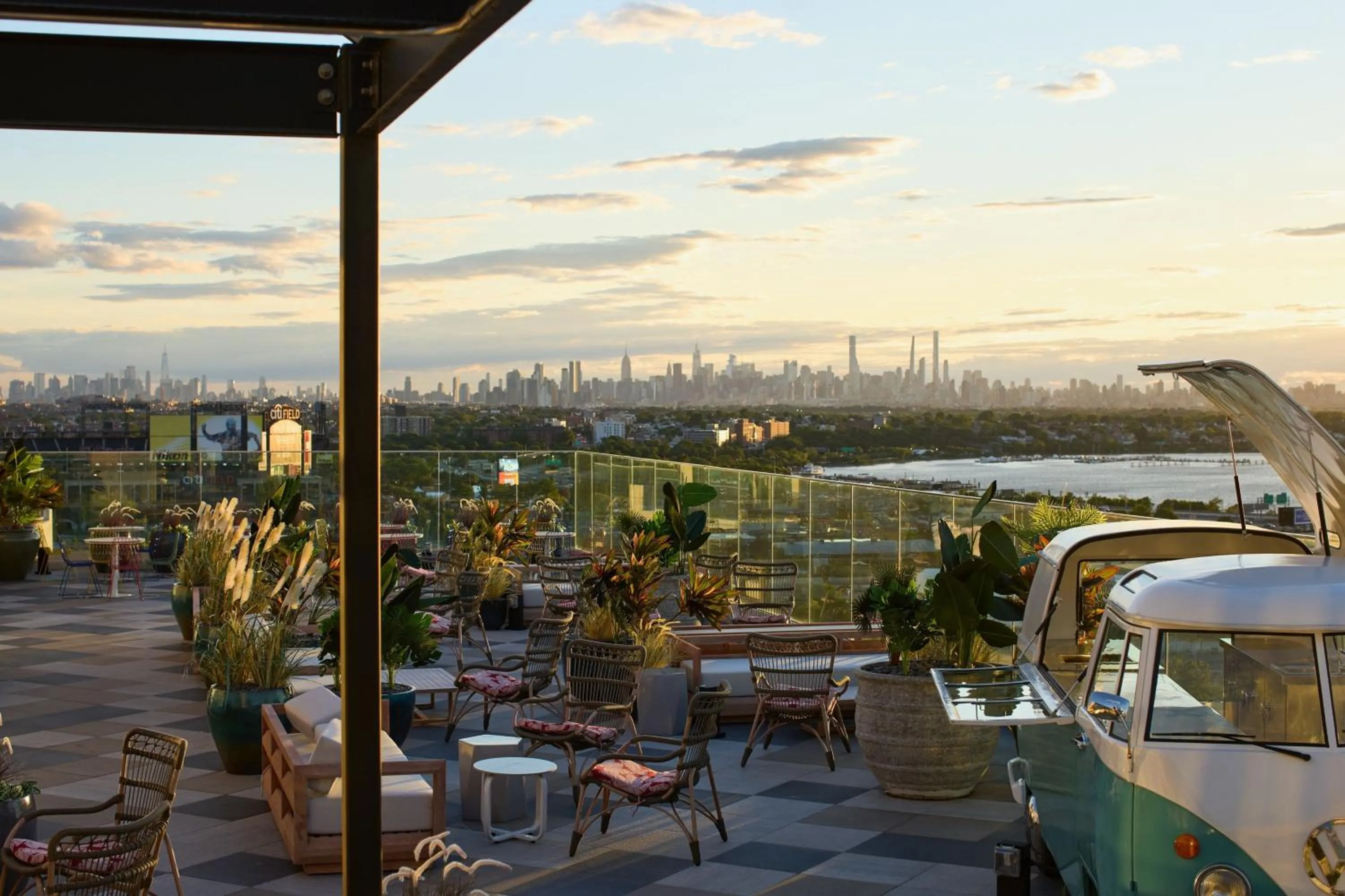 Restaurant/places to eat in Renaissance New York Flushing Hotel at Tangram