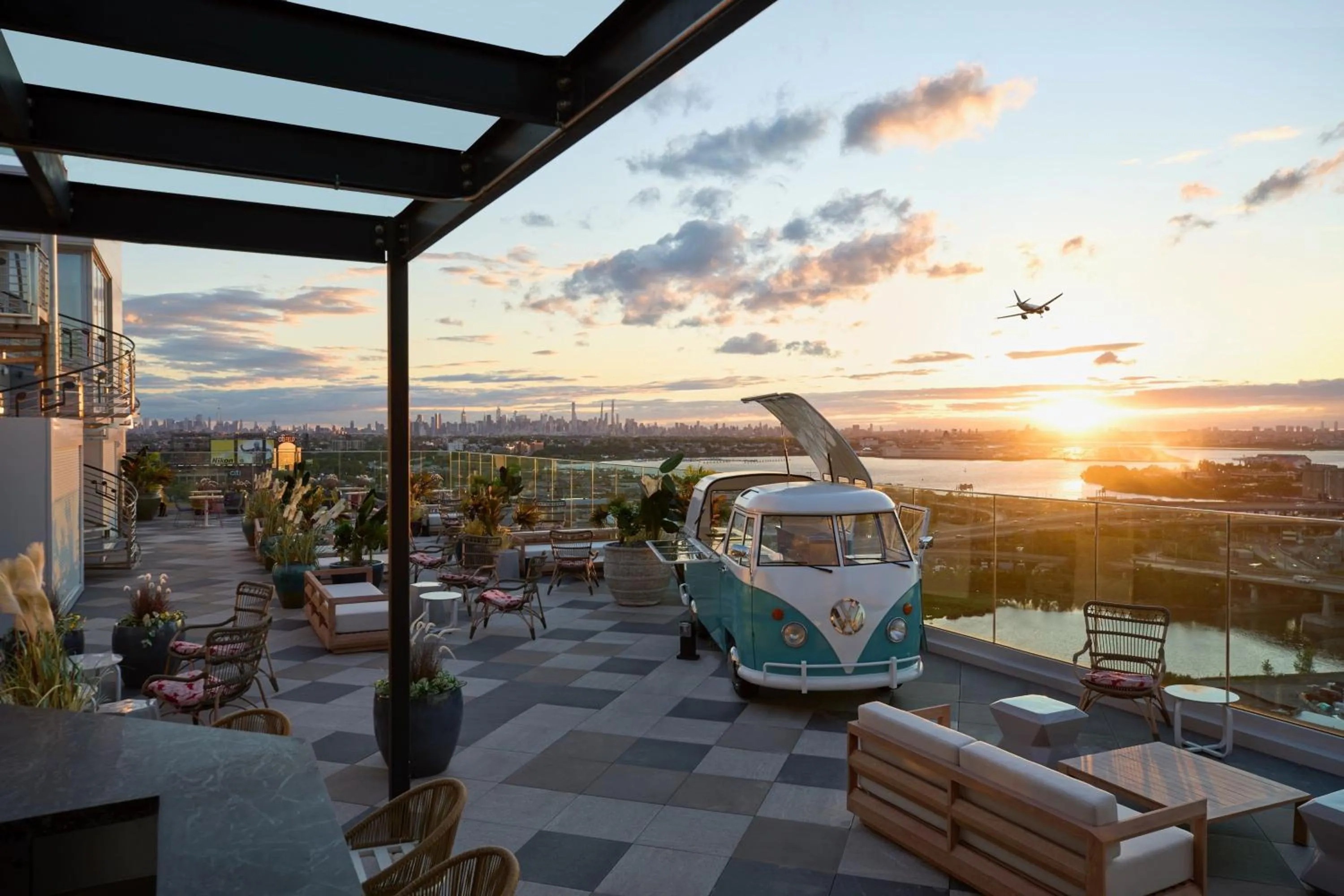 Restaurant/places to eat in Renaissance New York Flushing Hotel at Tangram