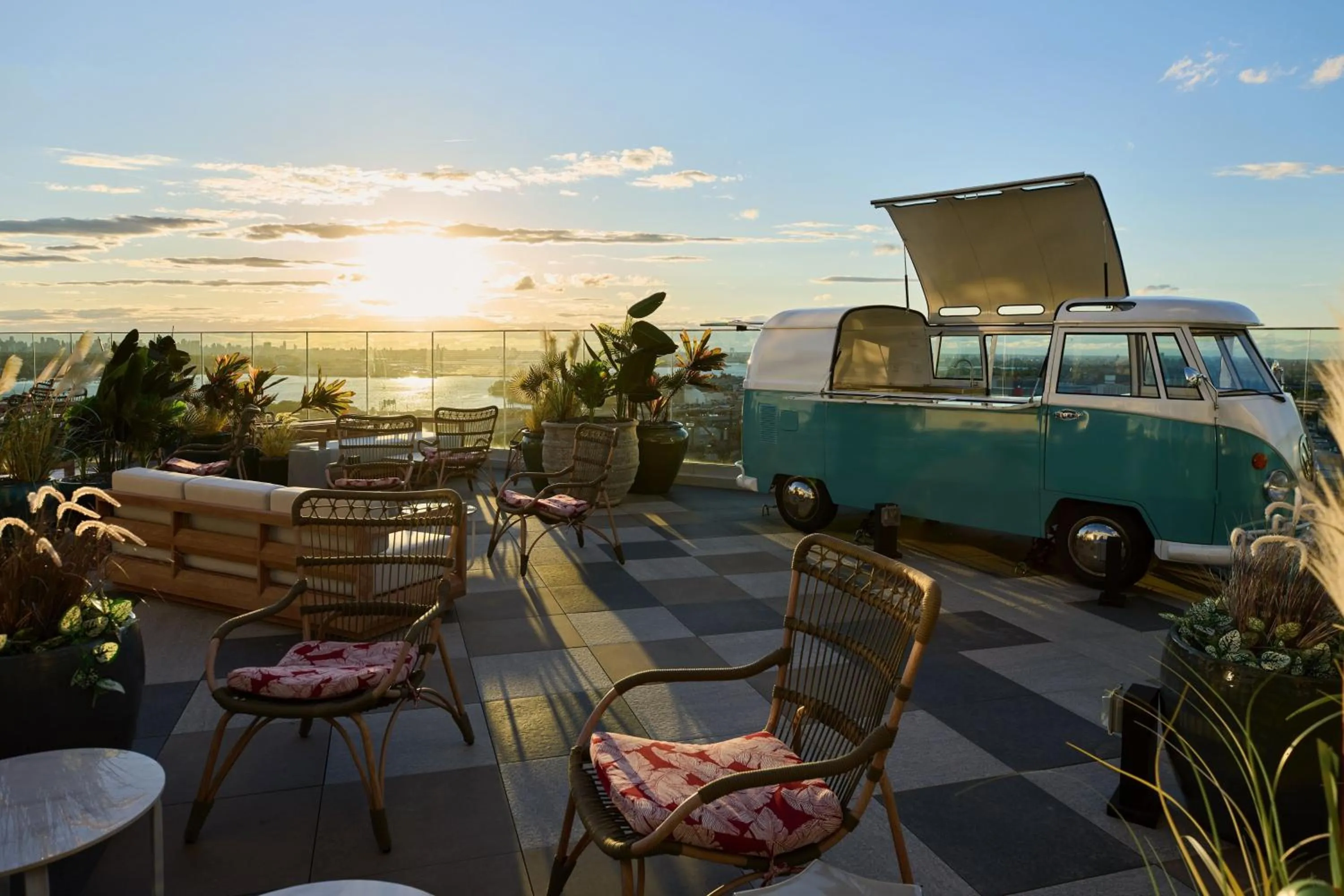 Restaurant/places to eat in Renaissance New York Flushing Hotel at Tangram